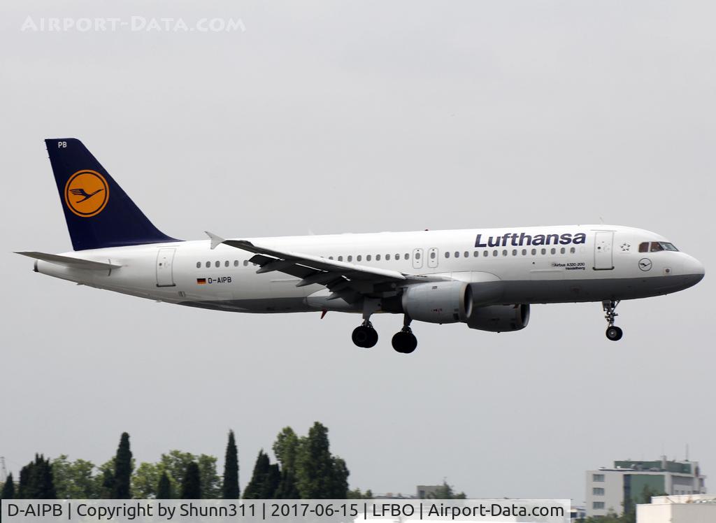 D-AIPB, 1989 Airbus A320-211 C/N 0070, Landing rwy 32R