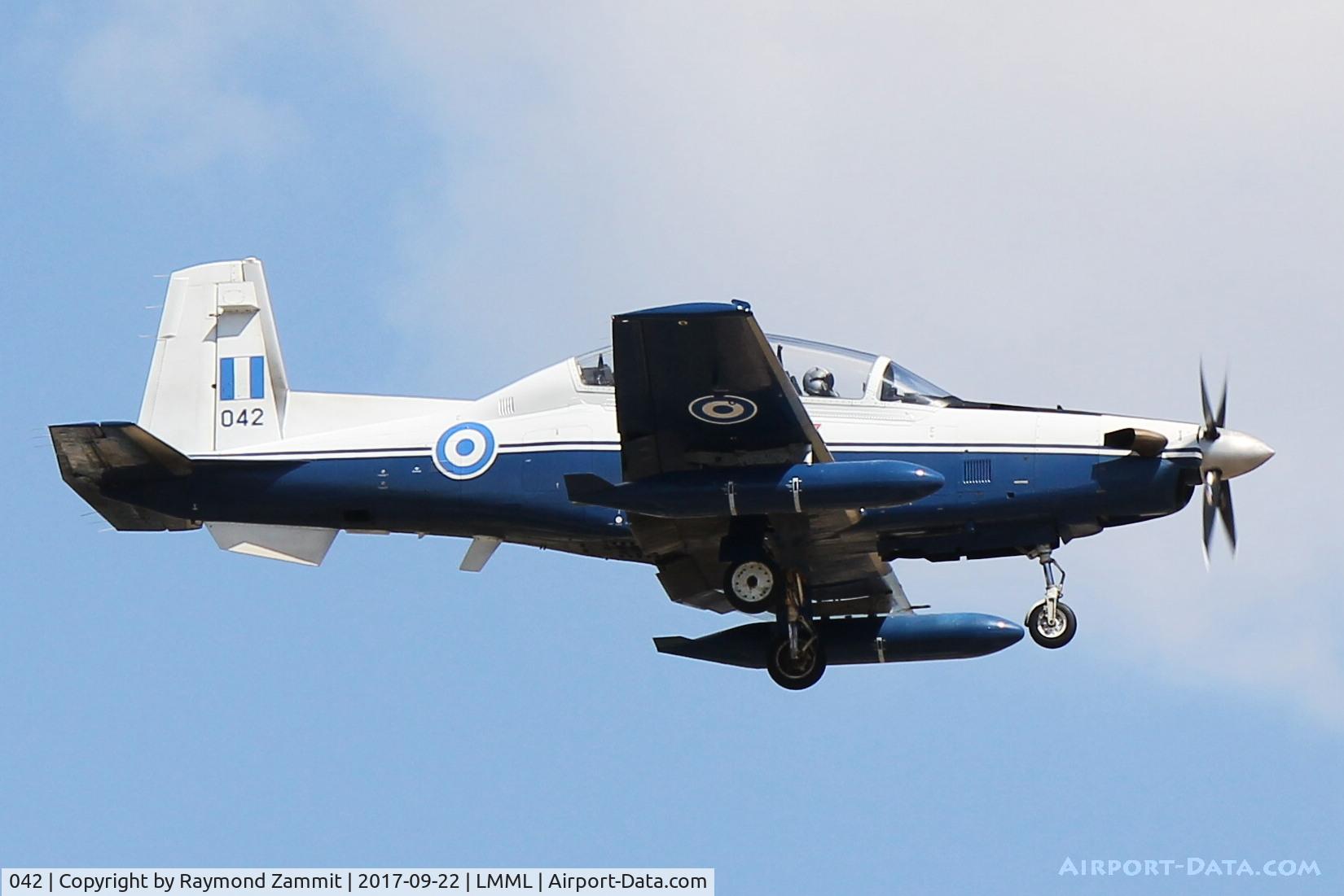 042, PZL-Okecie PZL-130 TCII Orlik C/N 04960042, Raytheon T-6A TexanII 042 Hellenic Air Force