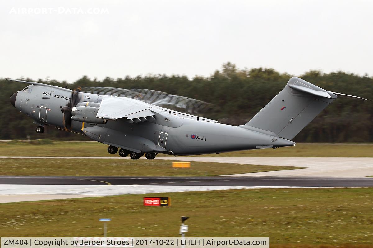 ZM404, 2015 Airbus A400M-180 Atlas C.1 C/N 021, HAVING FUN on a rainy day. a lof of vortex and Stol performance are showed by an empty A400. Just airborn before taxiway L3!