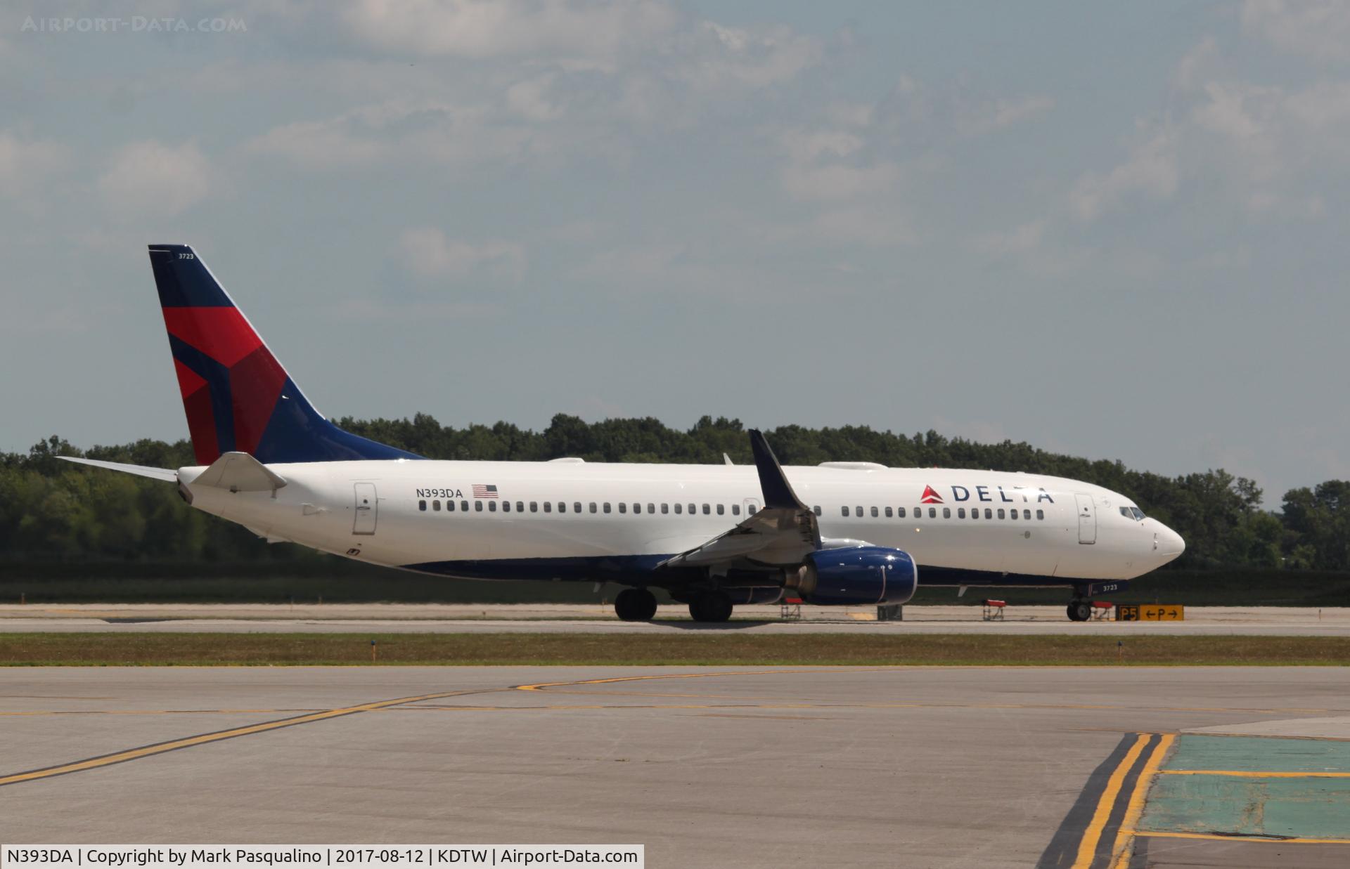 N393DA, 2000 Boeing 737-832 C/N 30377, Boeing 737-800
