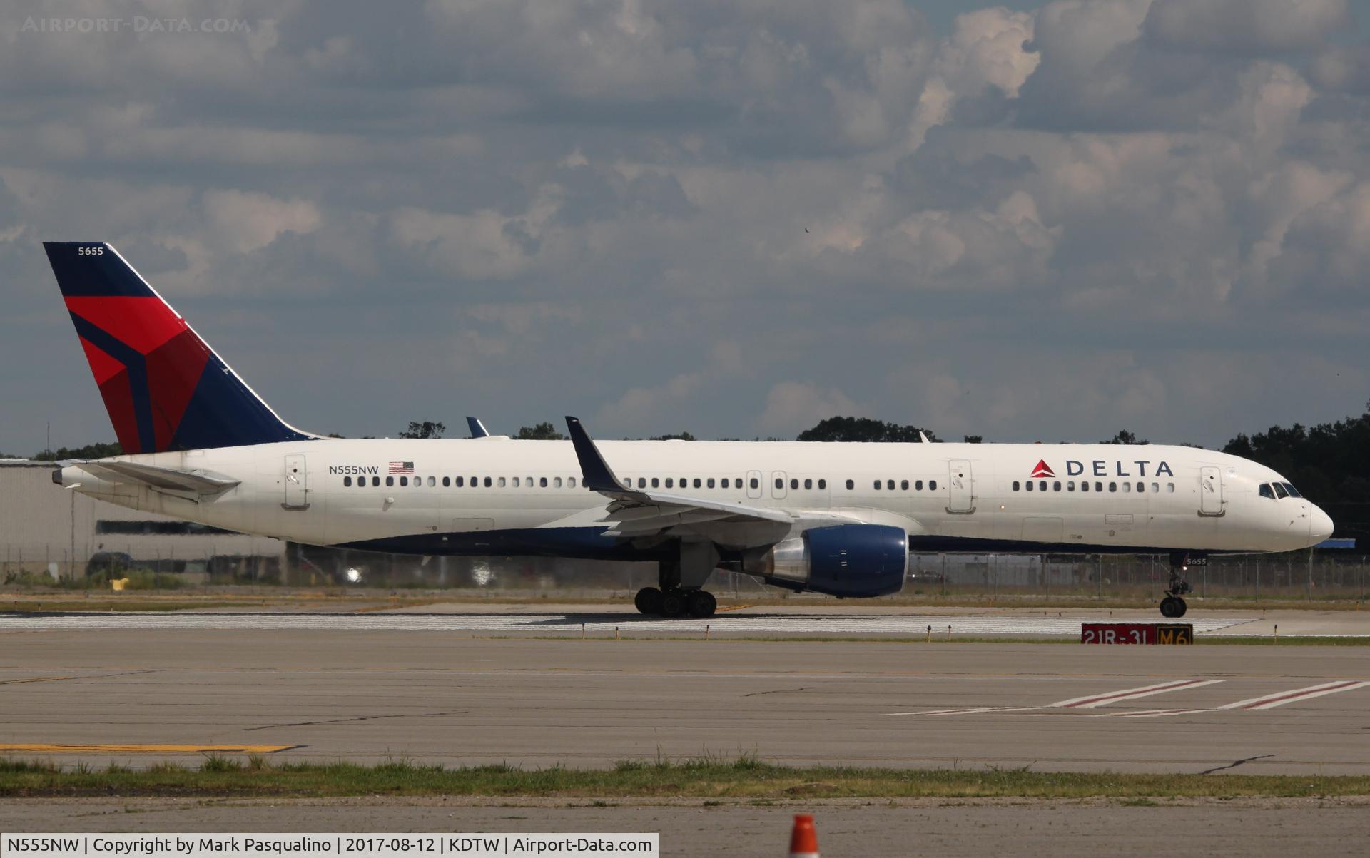 N555NW, 2002 Boeing 757-251 C/N 33391, Boeing 757-200