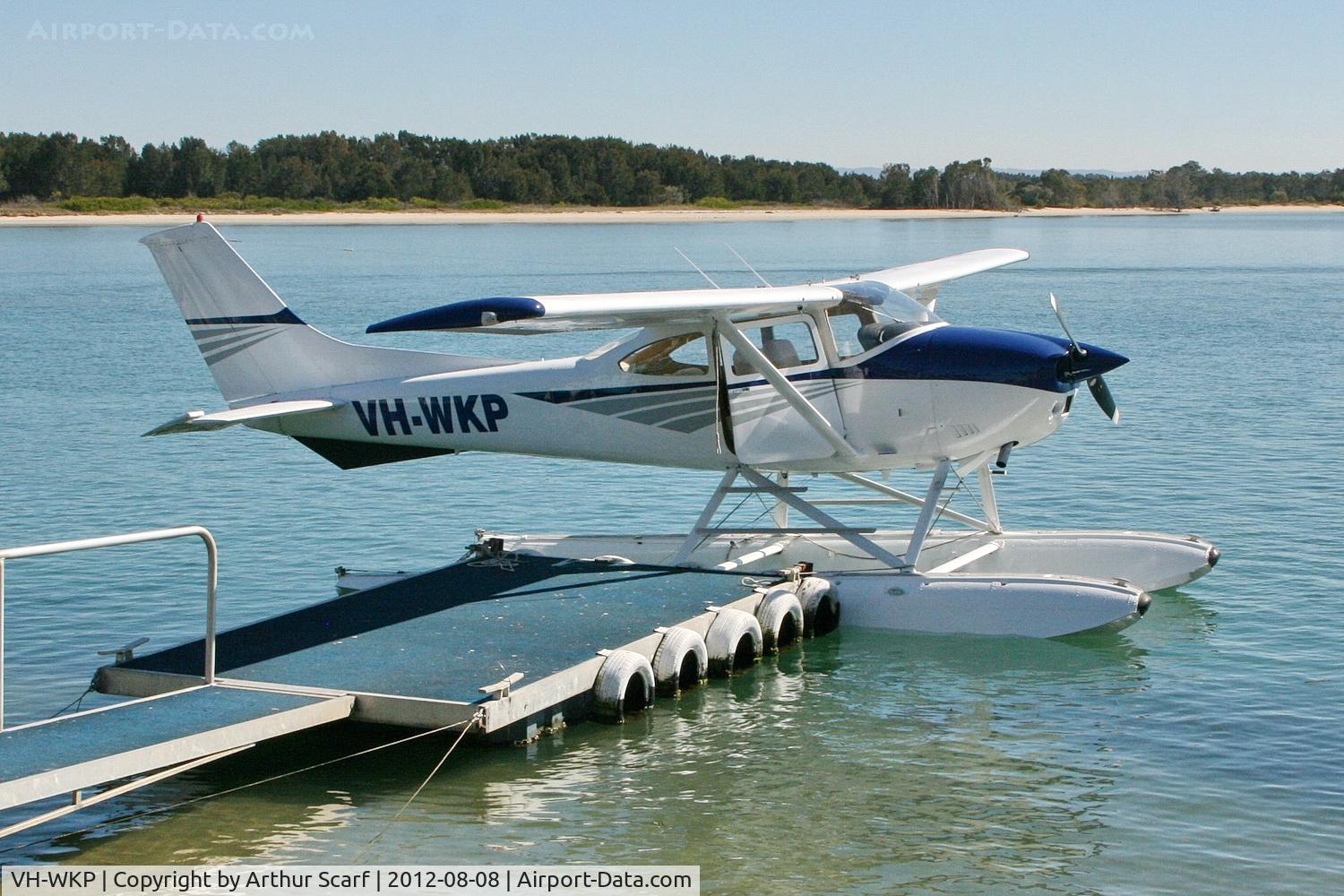 VH-WKP, 1976 Cessna 182P Skylane C/N 18264529, Port Macquarie water front NSW 2012
