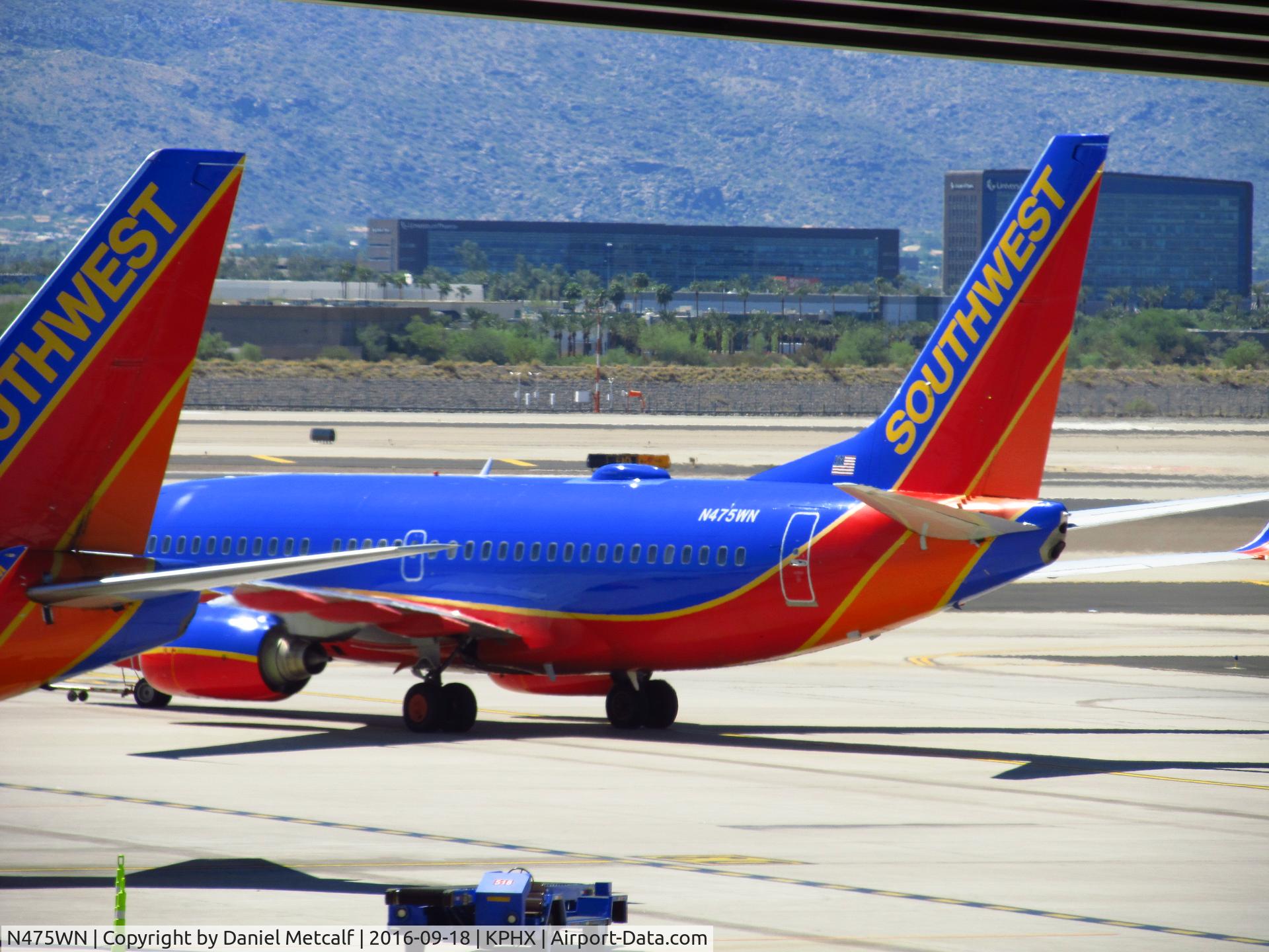 N475WN, 2004 Boeing 737-7H4 C/N 32474, Phoenix Sky Harbor