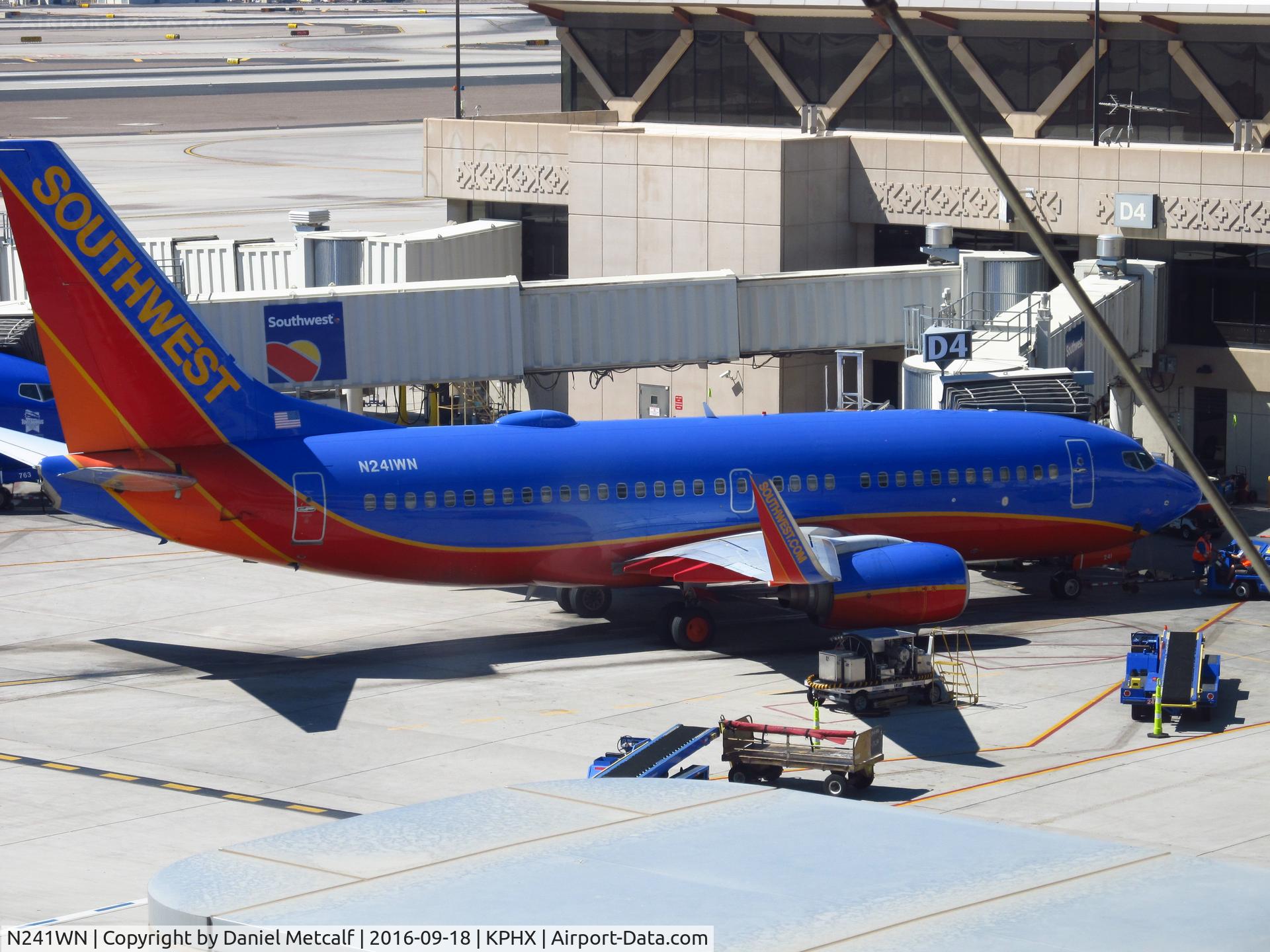 N241WN, 2006 Boeing 737-7H4 C/N 32504, Phoenix Sky Harbor