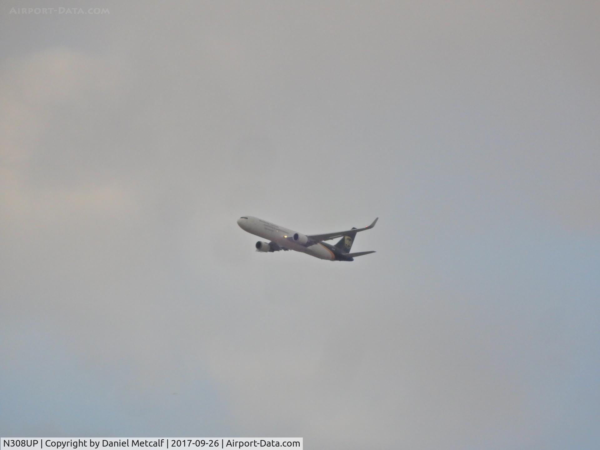 N308UP, 1996 Boeing 767-34AF C/N 27761, In route to PHX