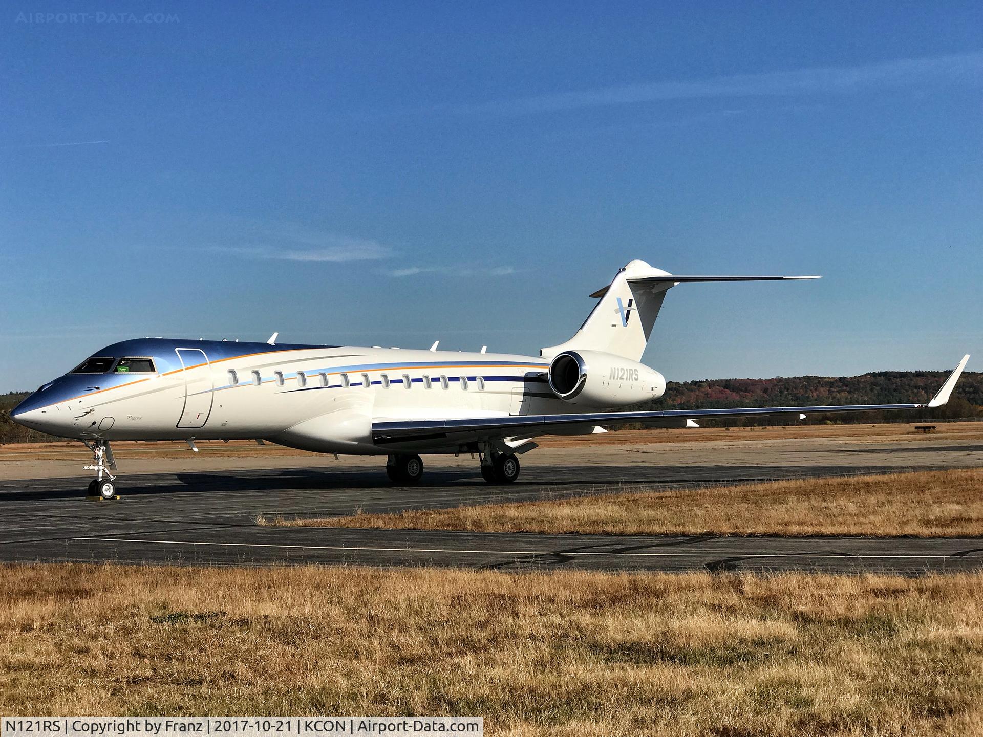 N121RS, 2003 Bombardier Challenger 604 (CL-600-2B16) C/N 5572, New paint