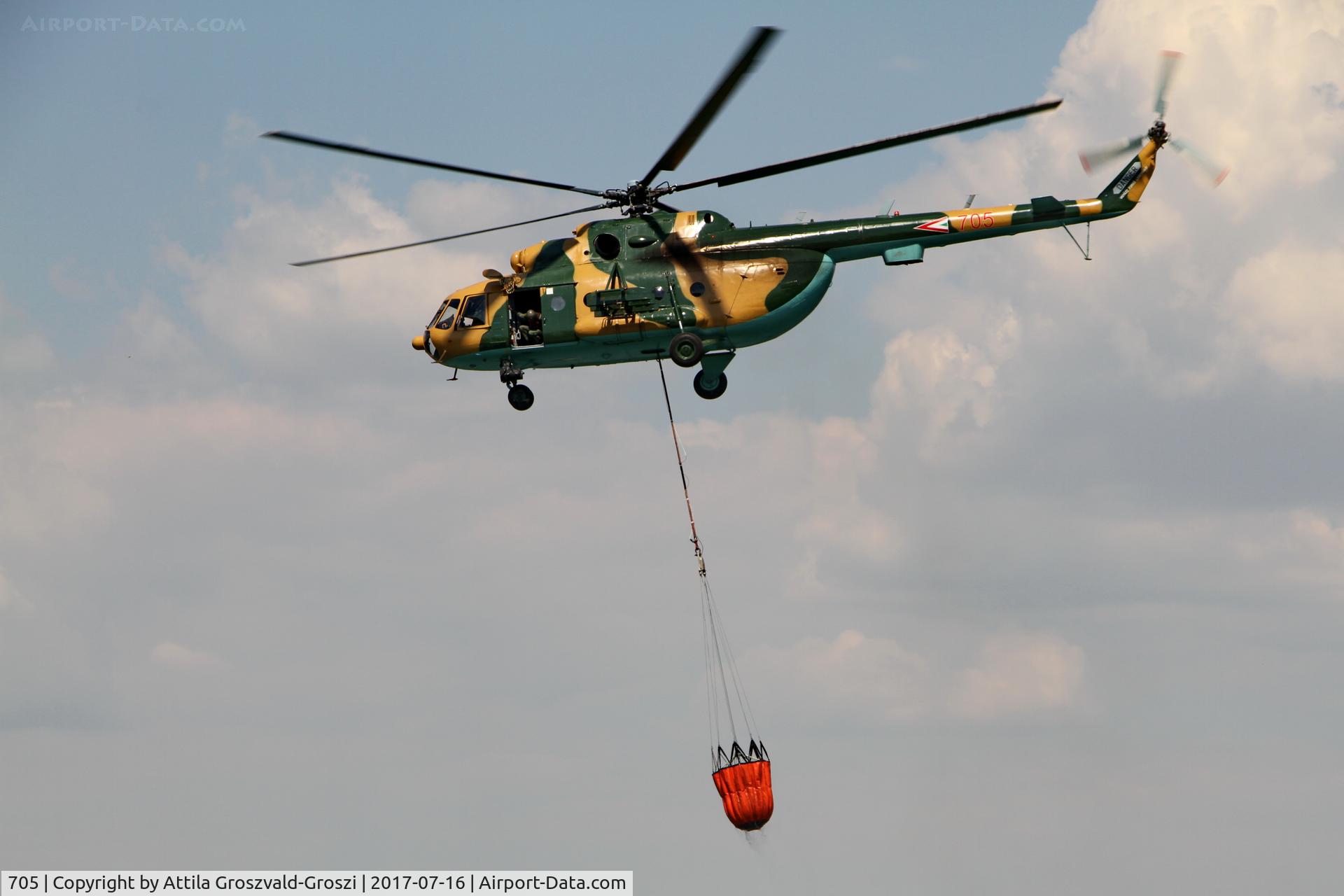 705, 1987 Mil Mi-17N C/N 104M05, Purchase of fire water with Bambi-bucket. In the Öskü airspace, Hungary