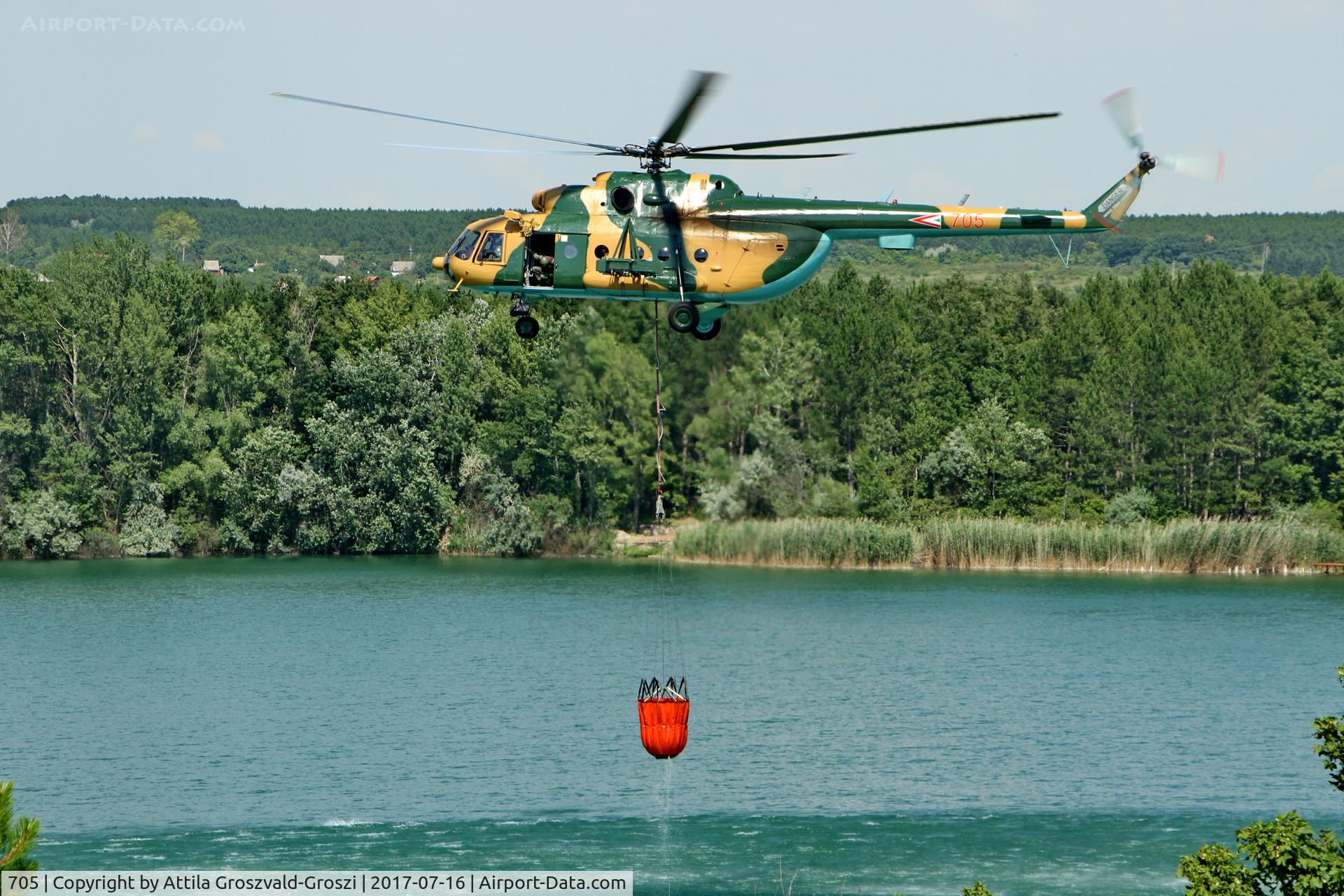 705, 1987 Mil Mi-17N C/N 104M05, Purchase of fire water with Bambi-bucket. In the Öskü airspace, Hungary