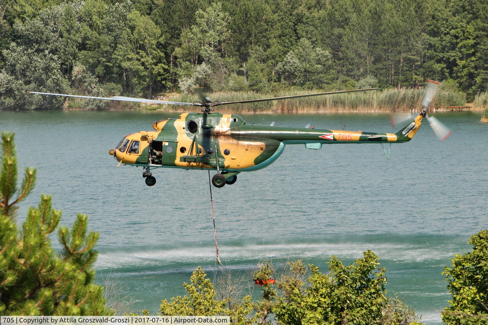705, 1987 Mil Mi-17N C/N 104M05, Purchase of fire water with Bambi-bucket. In the Öskü airspace, Hungary
