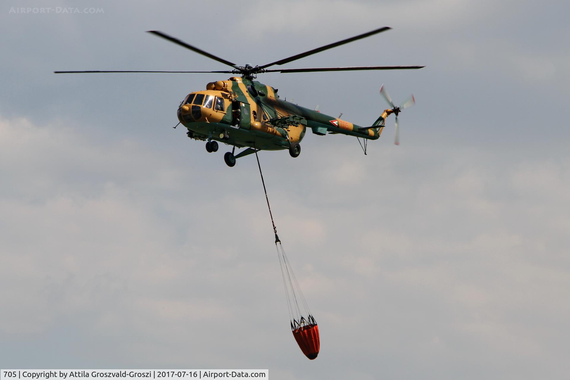 705, 1987 Mil Mi-17N C/N 104M05, Purchase of fire water with Bambi-bucket. In the Öskü airspace, Hungary
