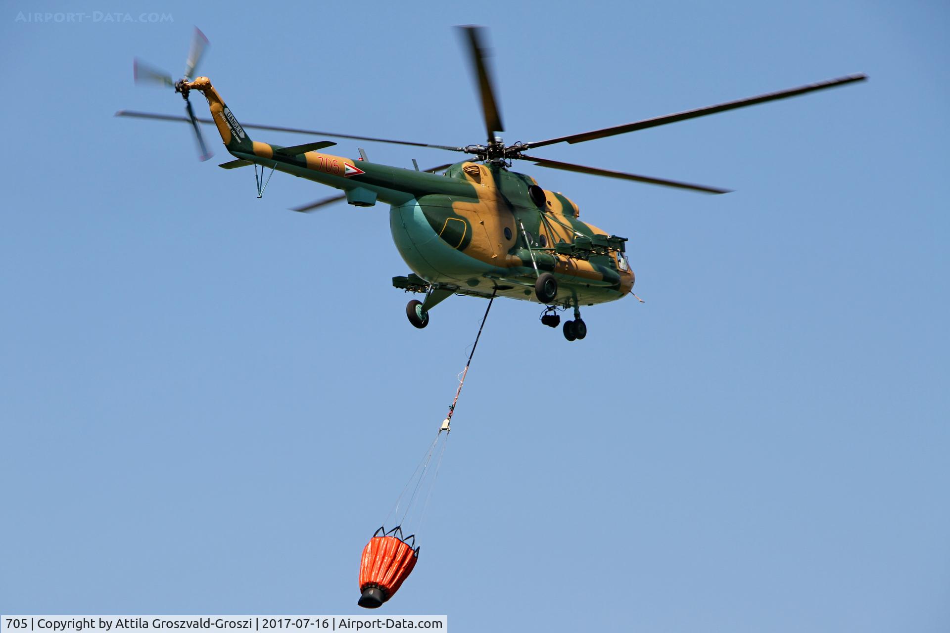 705, 1987 Mil Mi-17N C/N 104M05, Purchase of fire water with Bambi-bucket. In the Öskü airspace, Hungary