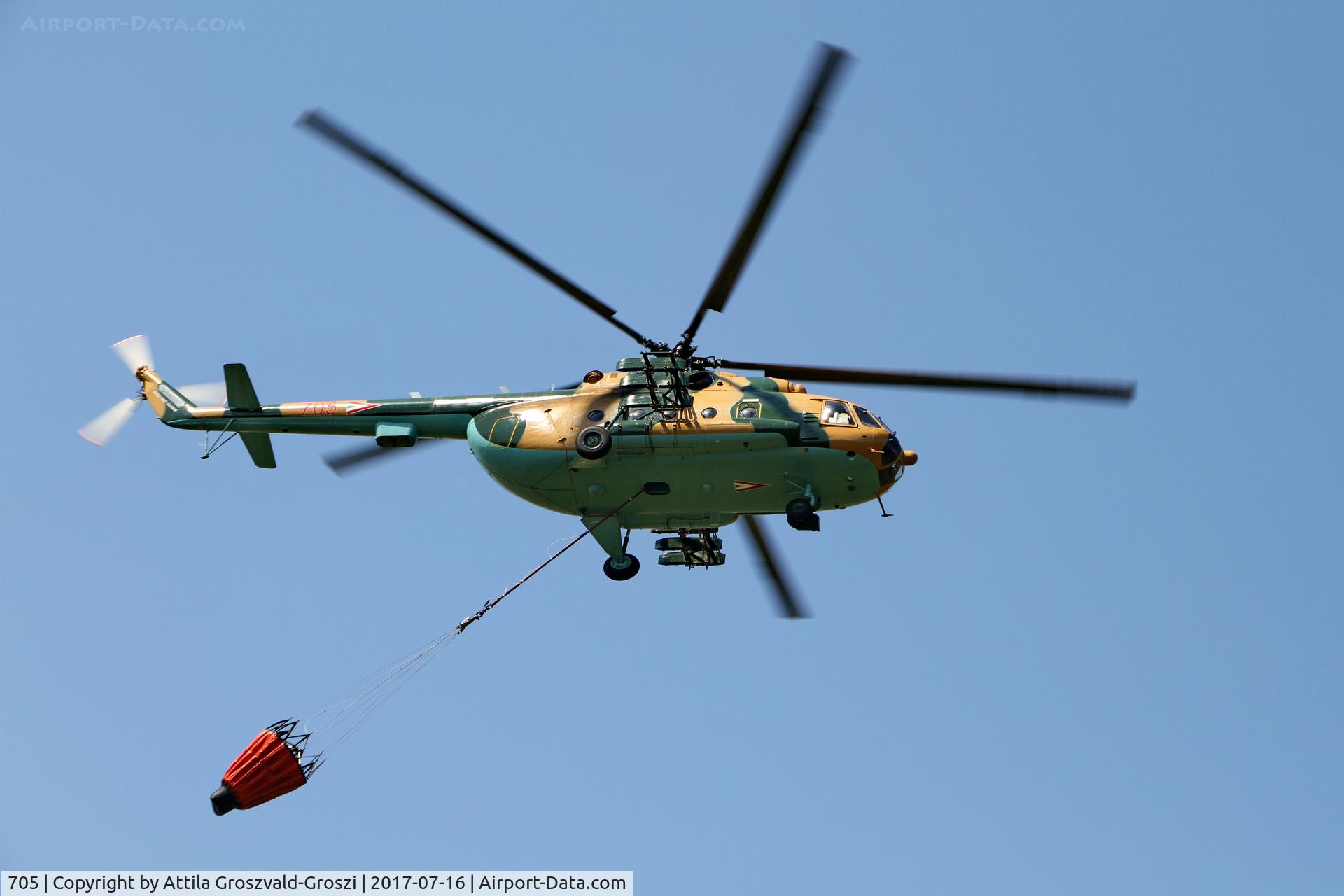 705, 1987 Mil Mi-17N C/N 104M05, Purchase of fire water with Bambi-bucket. In the Öskü airspace, Hungary