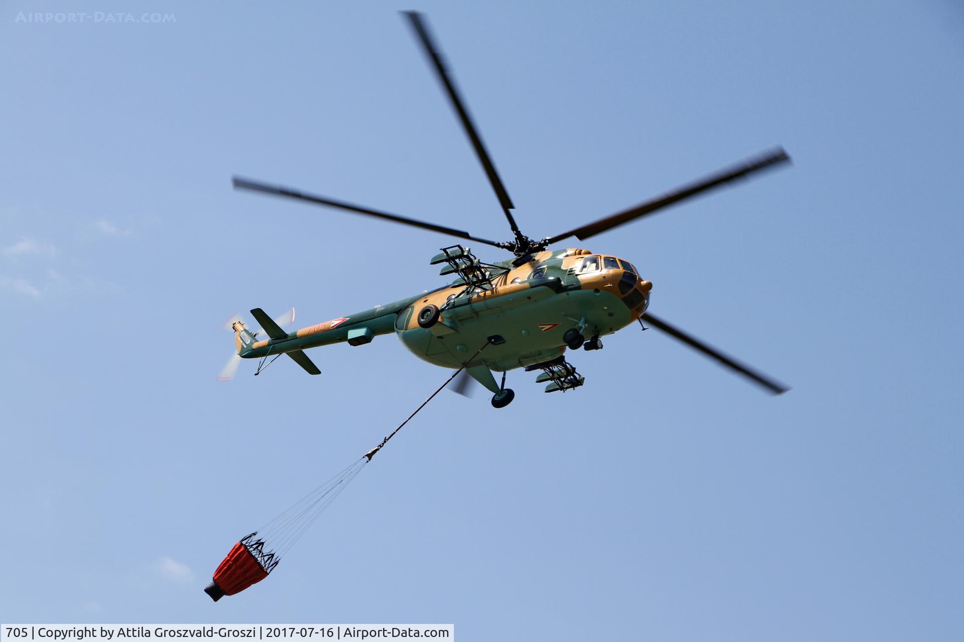 705, 1987 Mil Mi-17N C/N 104M05, Purchase of fire water with Bambi-bucket. In the Öskü airspace, Hungary