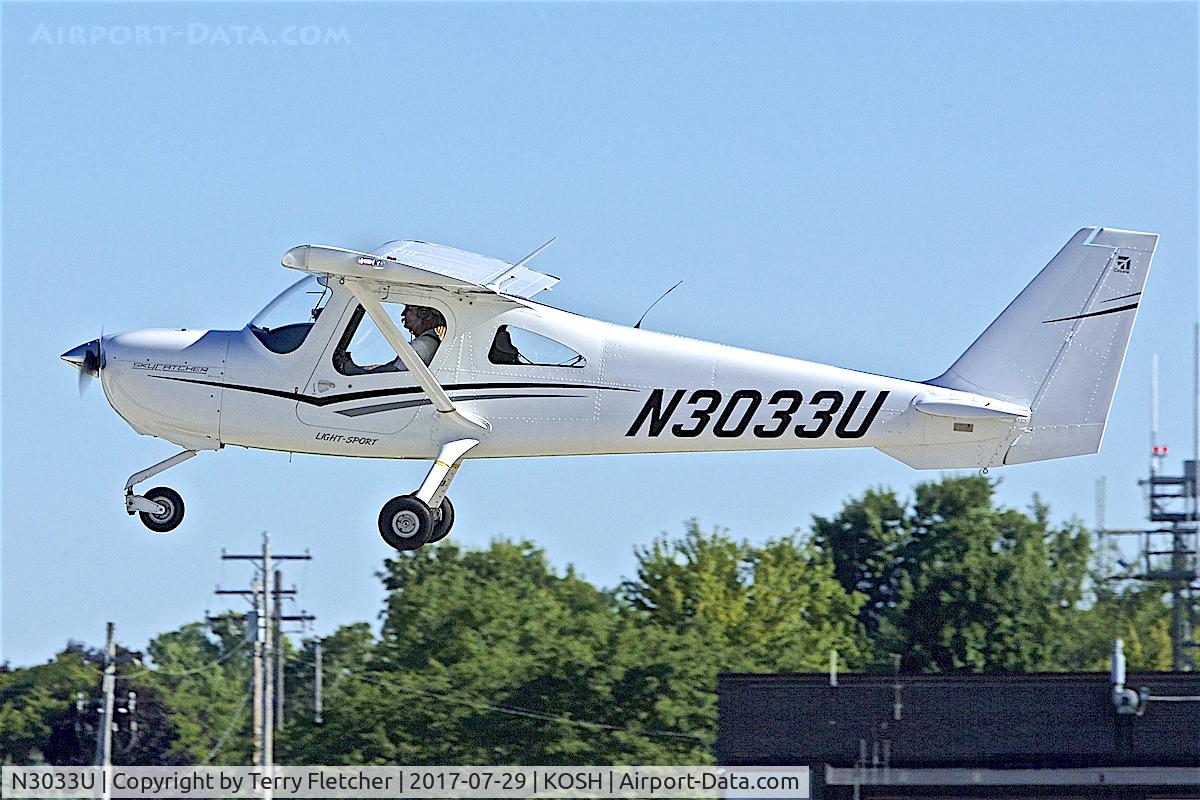 N3033U, Cessna 162 Skycatcher C/N 16200107, at 2017 EAA AirVenture at Oshkosh