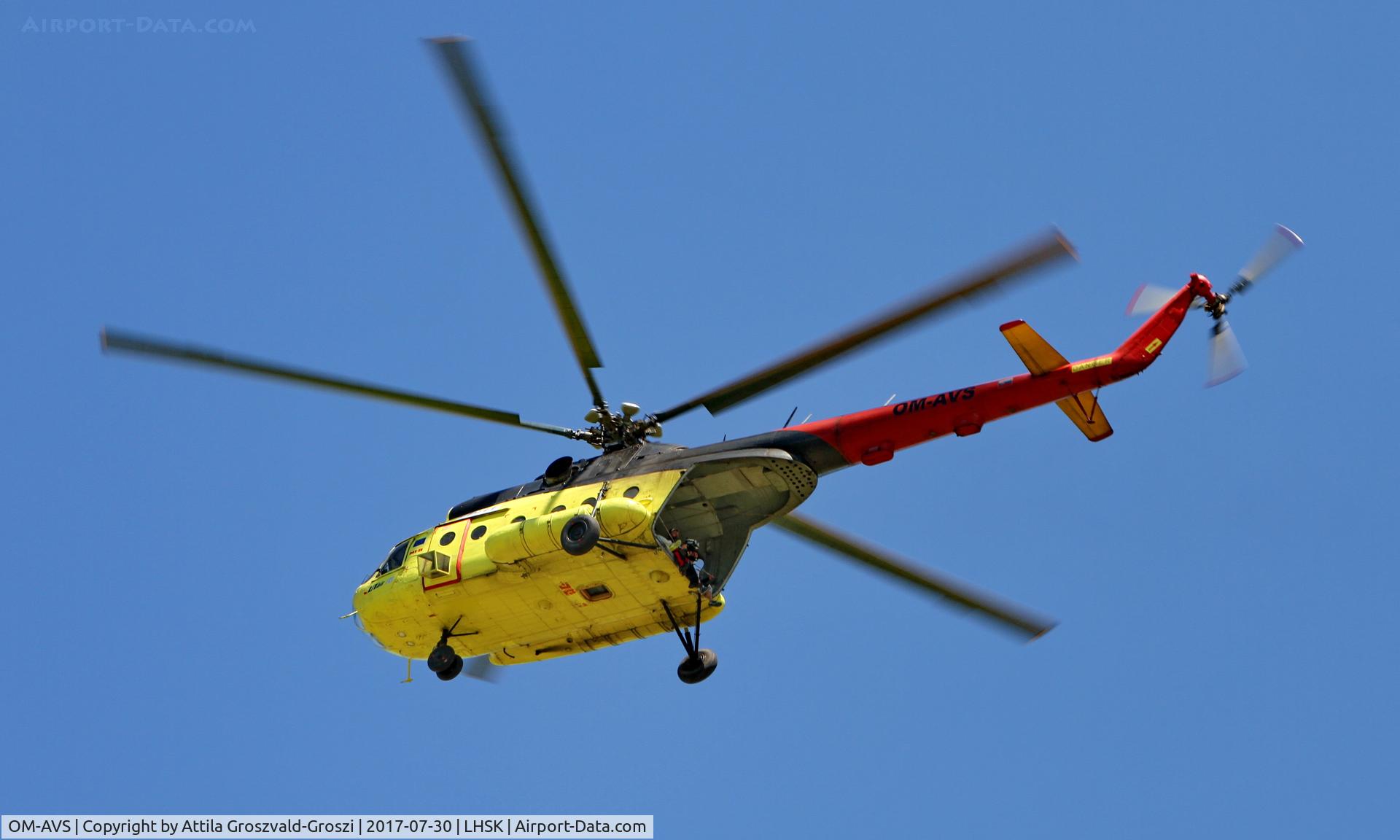 OM-AVS, Mil Mi-8T Hip C/N 98839307, Siófok-Kiliti Airport, Hungary - Parachute day