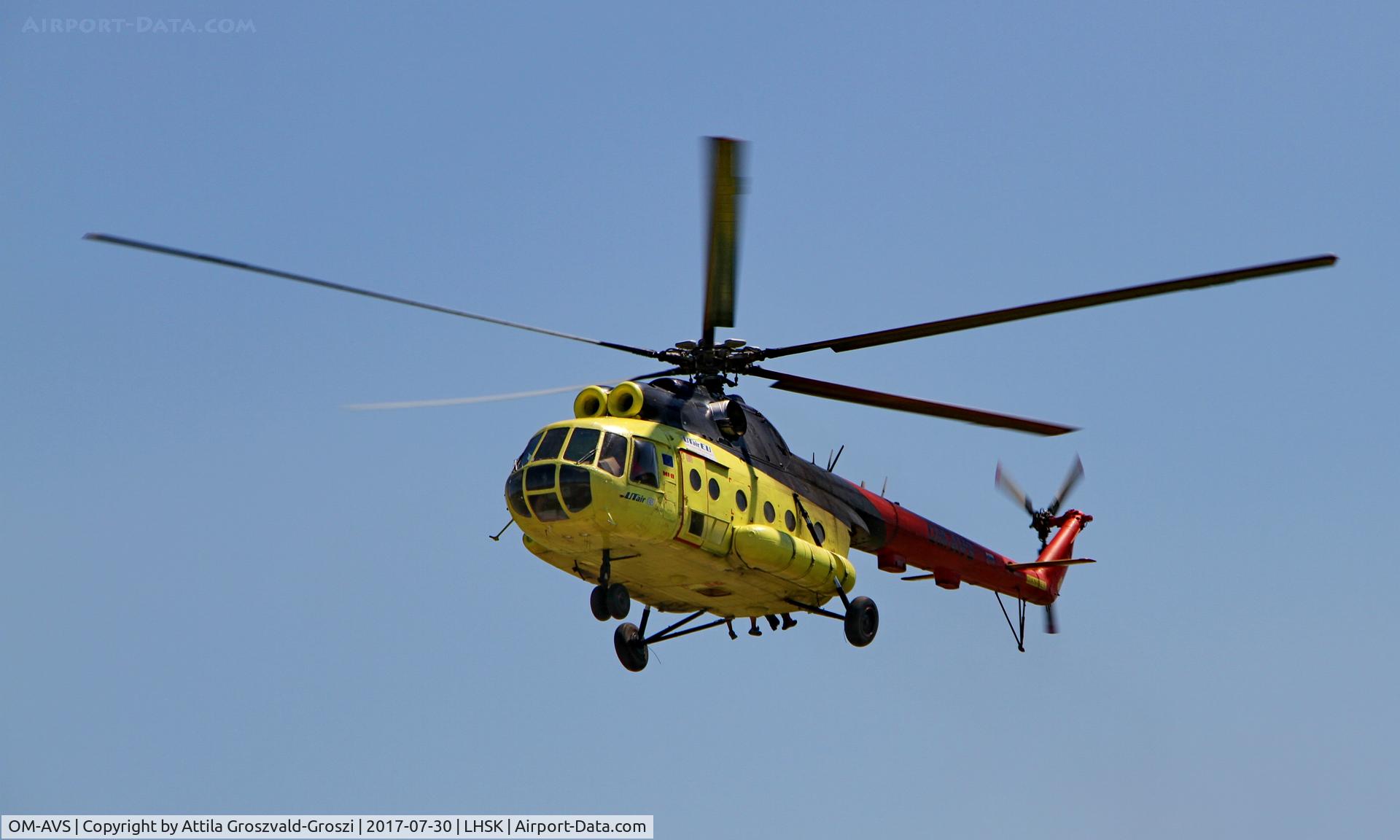 OM-AVS, Mil Mi-8T Hip C/N 98839307, Siófok-Kiliti Airport, Hungary - Parachute day