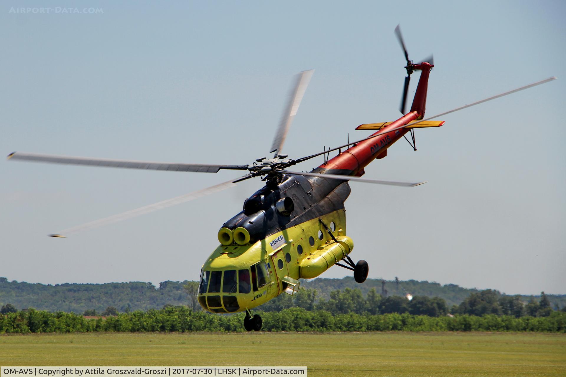 OM-AVS, Mil Mi-8T Hip C/N 98839307, Siófok-Kiliti Airport, Hungary - Parachute day