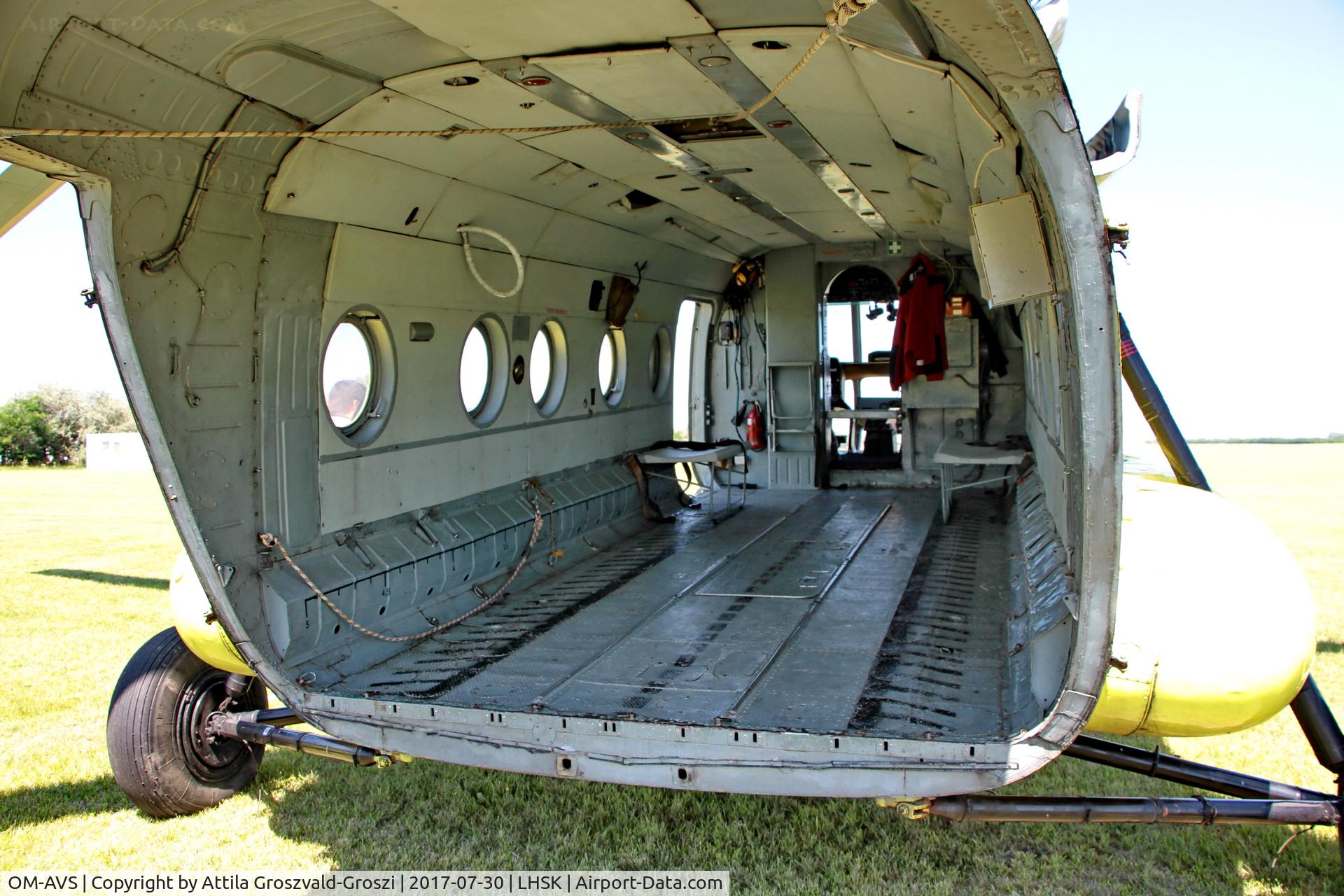 OM-AVS, Mil Mi-8T Hip C/N 98839307, Siófok-Kiliti Airport, Hungary - Parachute day