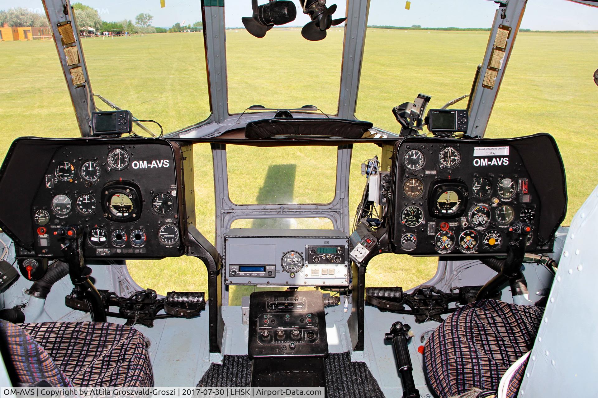 OM-AVS, Mil Mi-8T Hip C/N 98839307, Siófok-Kiliti Airport, Hungary - Parachute day