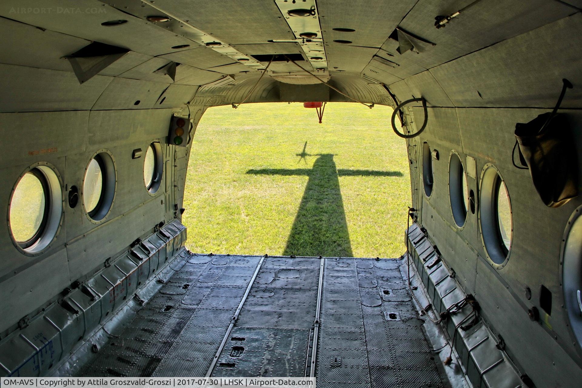 OM-AVS, Mil Mi-8T Hip C/N 98839307, Siófok-Kiliti Airport, Hungary - Parachute day