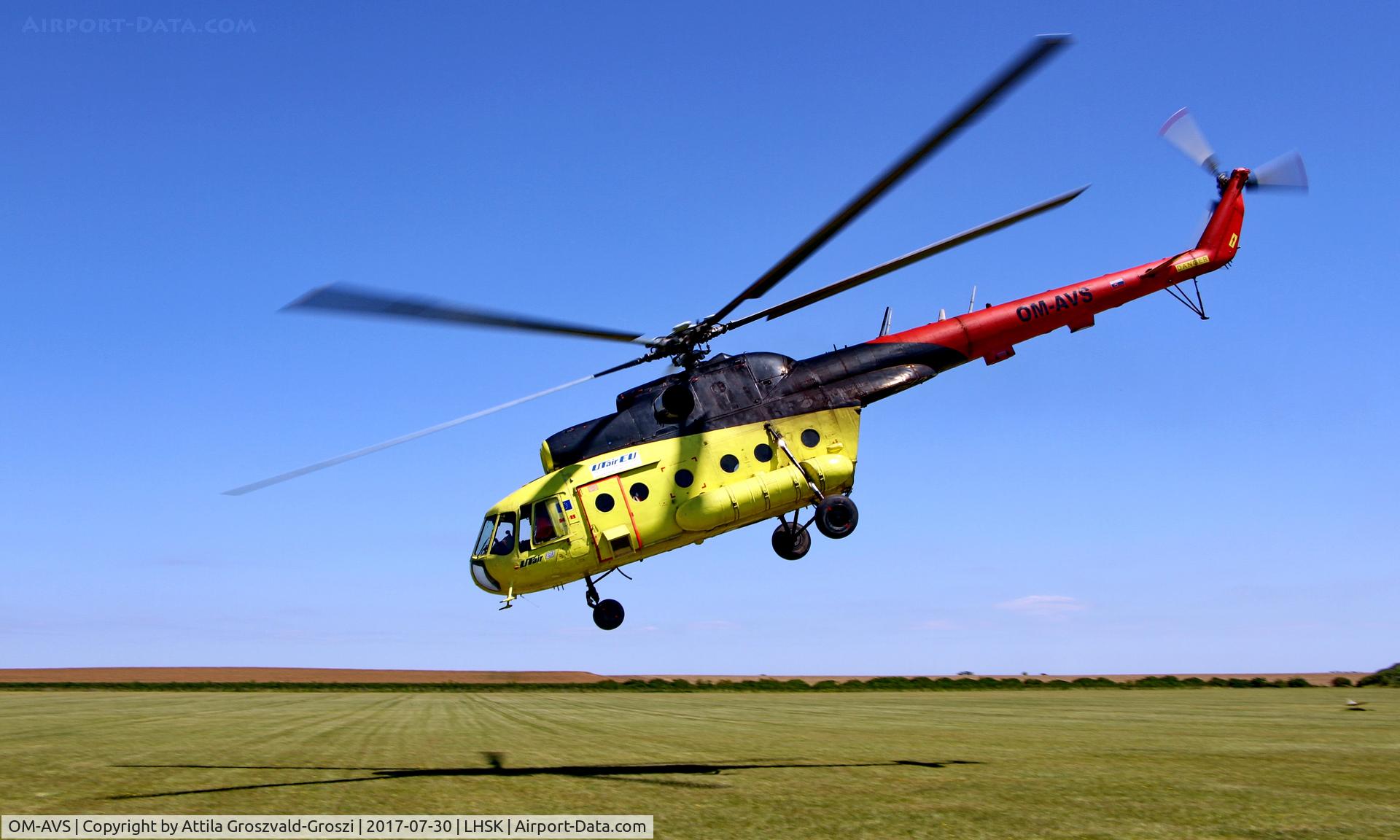 OM-AVS, Mil Mi-8T Hip C/N 98839307, Siófok-Kiliti Airport, Hungary - Parachute day