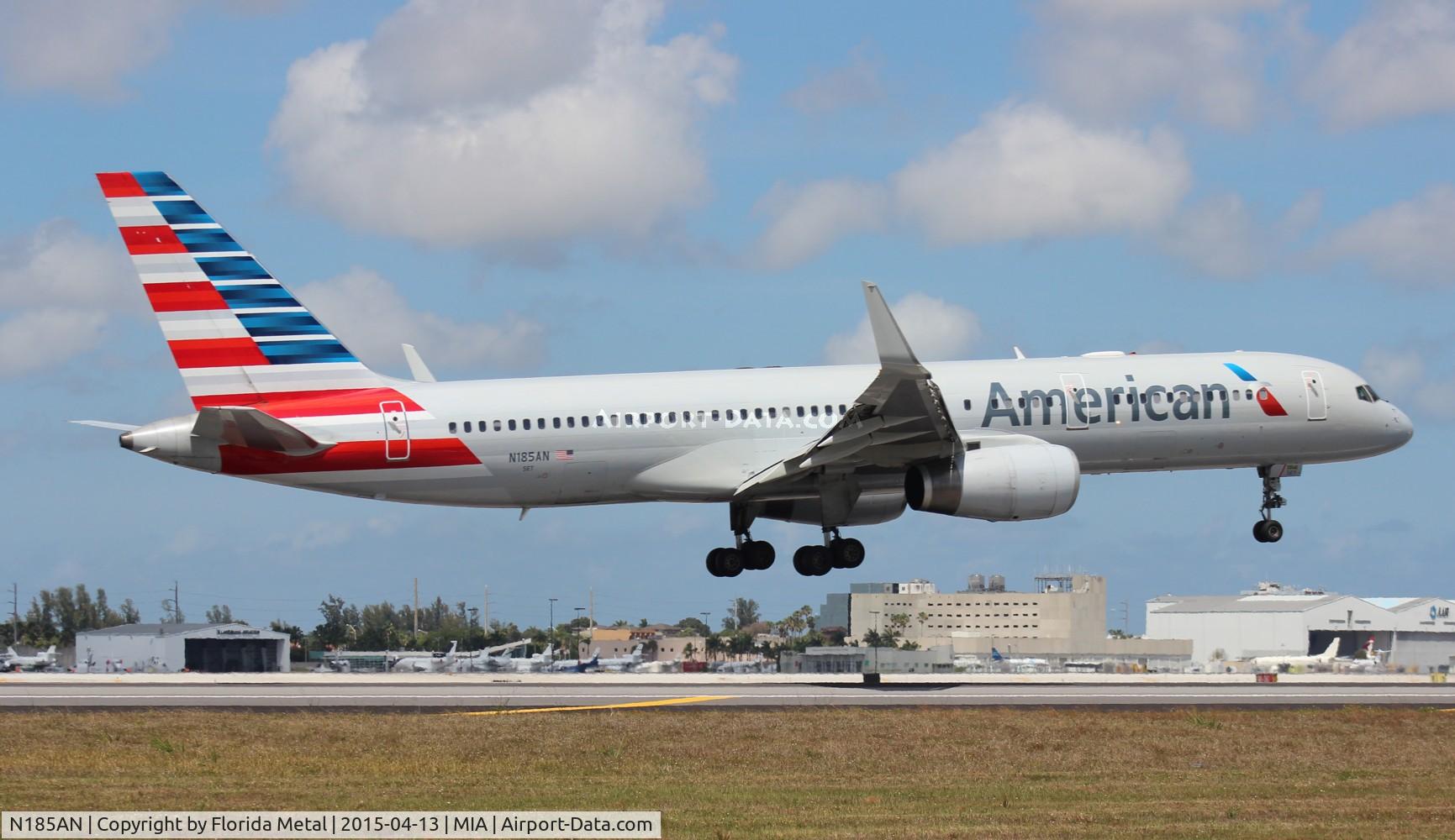 N185AN, 2001 Boeing 757-223 C/N 32379, American
