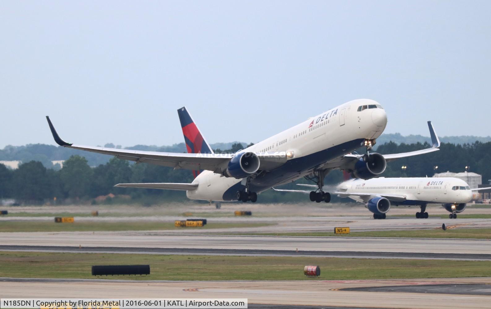 N185DN, 1995 Boeing 767-332 C/N 27961, Delta