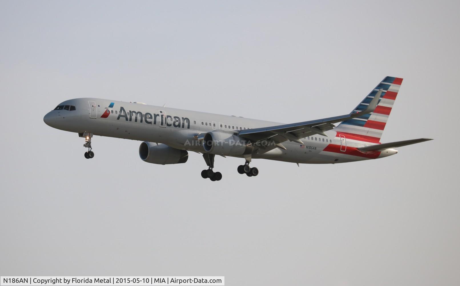 N186AN, 2001 Boeing 757-223 C/N 32380, American