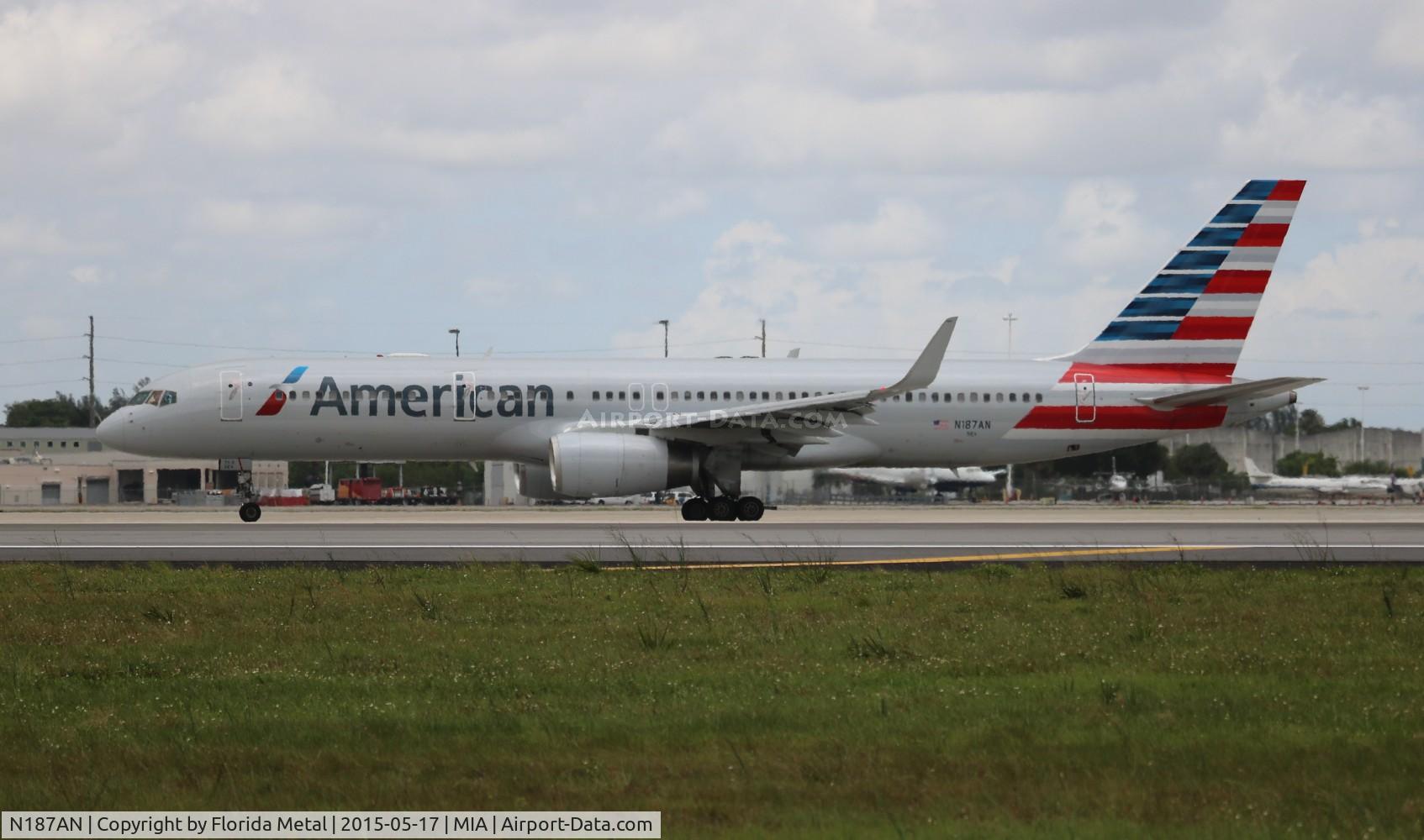 N187AN, 2001 Boeing 757-223 C/N 32381, American