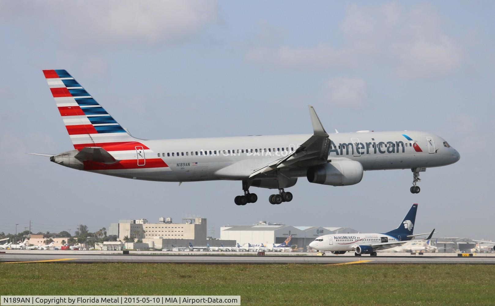 N189AN, 2001 Boeing 757-223 C/N 32383, American