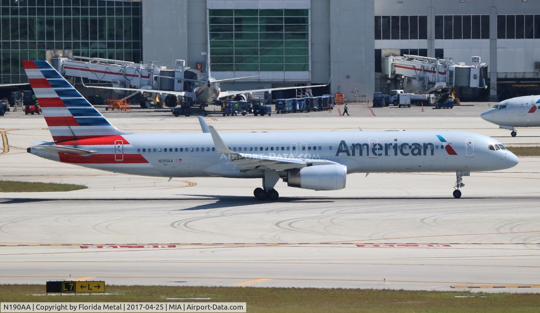 N190AA, 2001 Boeing 757-223 C/N 32384, American