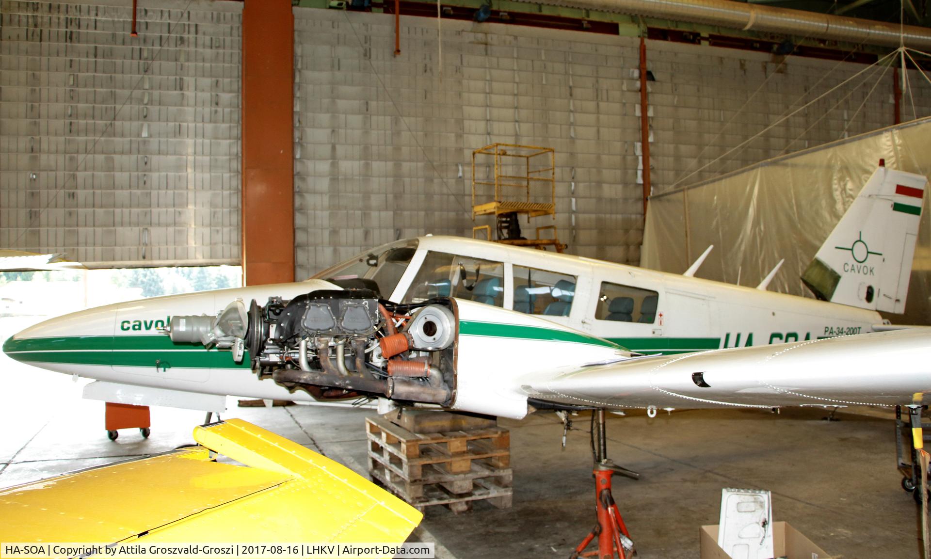 HA-SOA, Piper PA-34-200T Seneca C/N 34-7250186, Kaposújlak Airport, Hungary