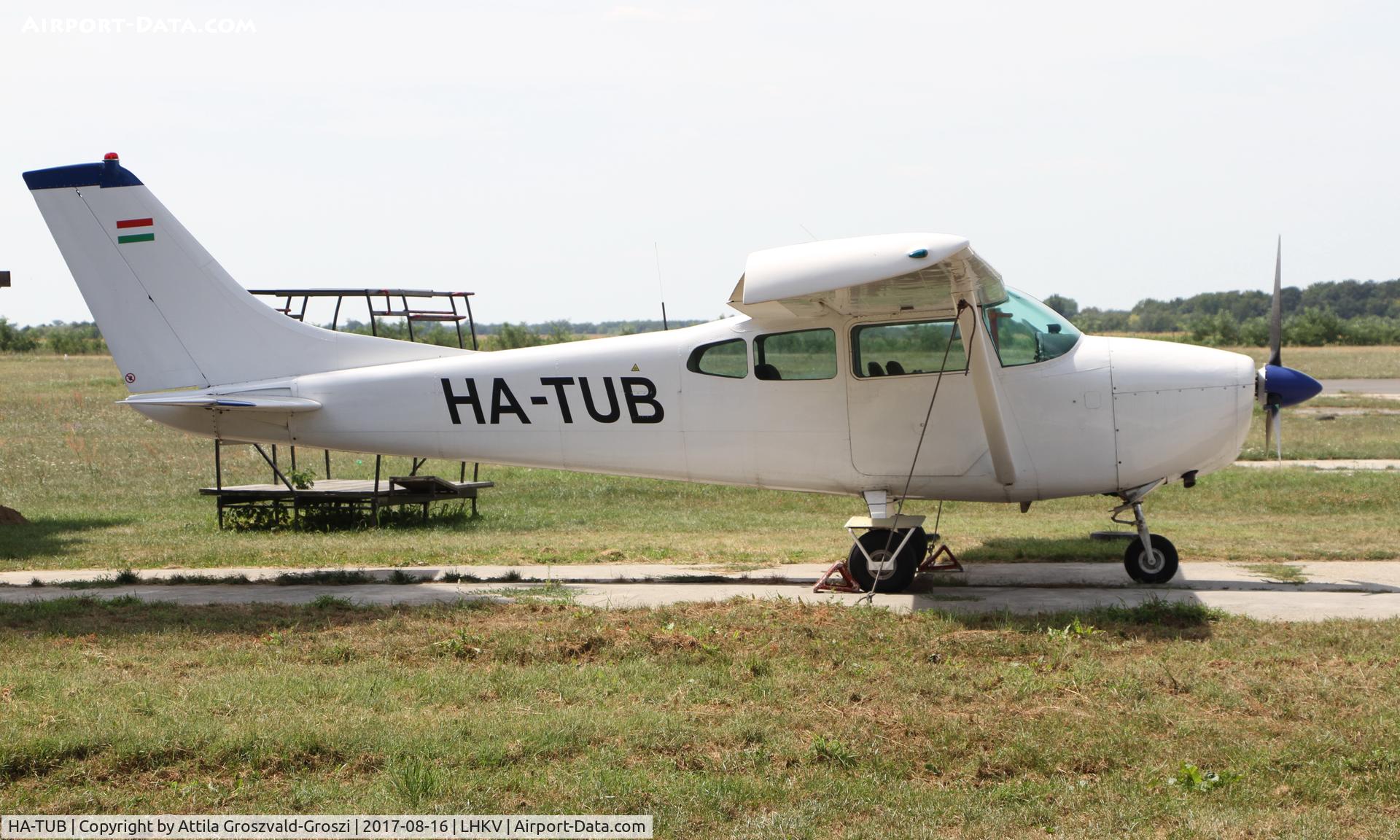 HA-TUB, 1961 Cessna 182D Skylane C/N 18253201, Kaposújlak Airport, Hungary
