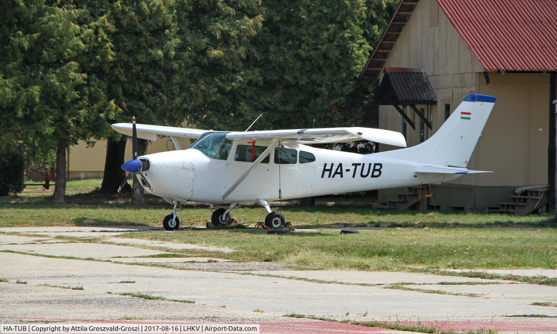 HA-TUB, 1961 Cessna 182D Skylane C/N 18253201, Kaposújlak Airport, Hungary