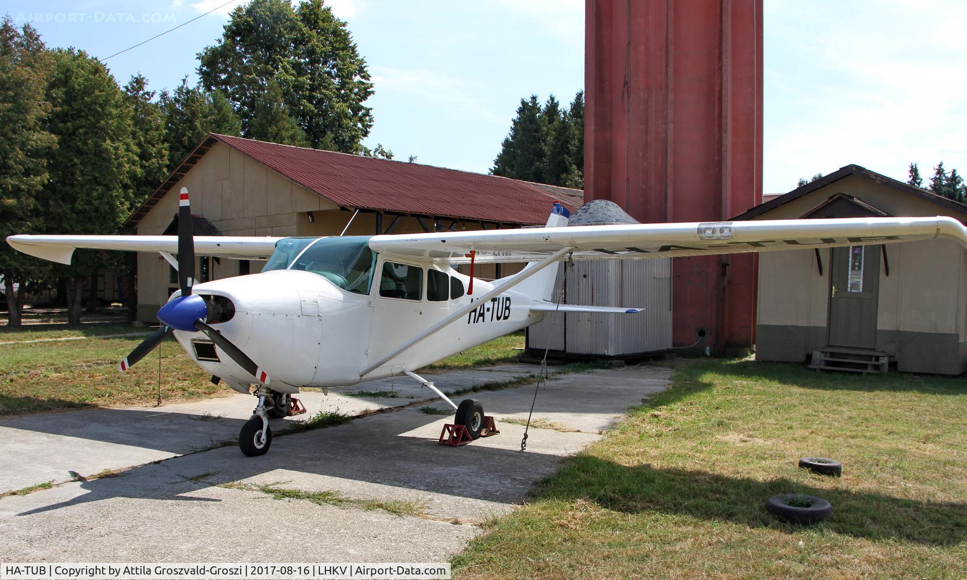 HA-TUB, 1961 Cessna 182D Skylane C/N 18253201, Kaposújlak Airport, Hungary
