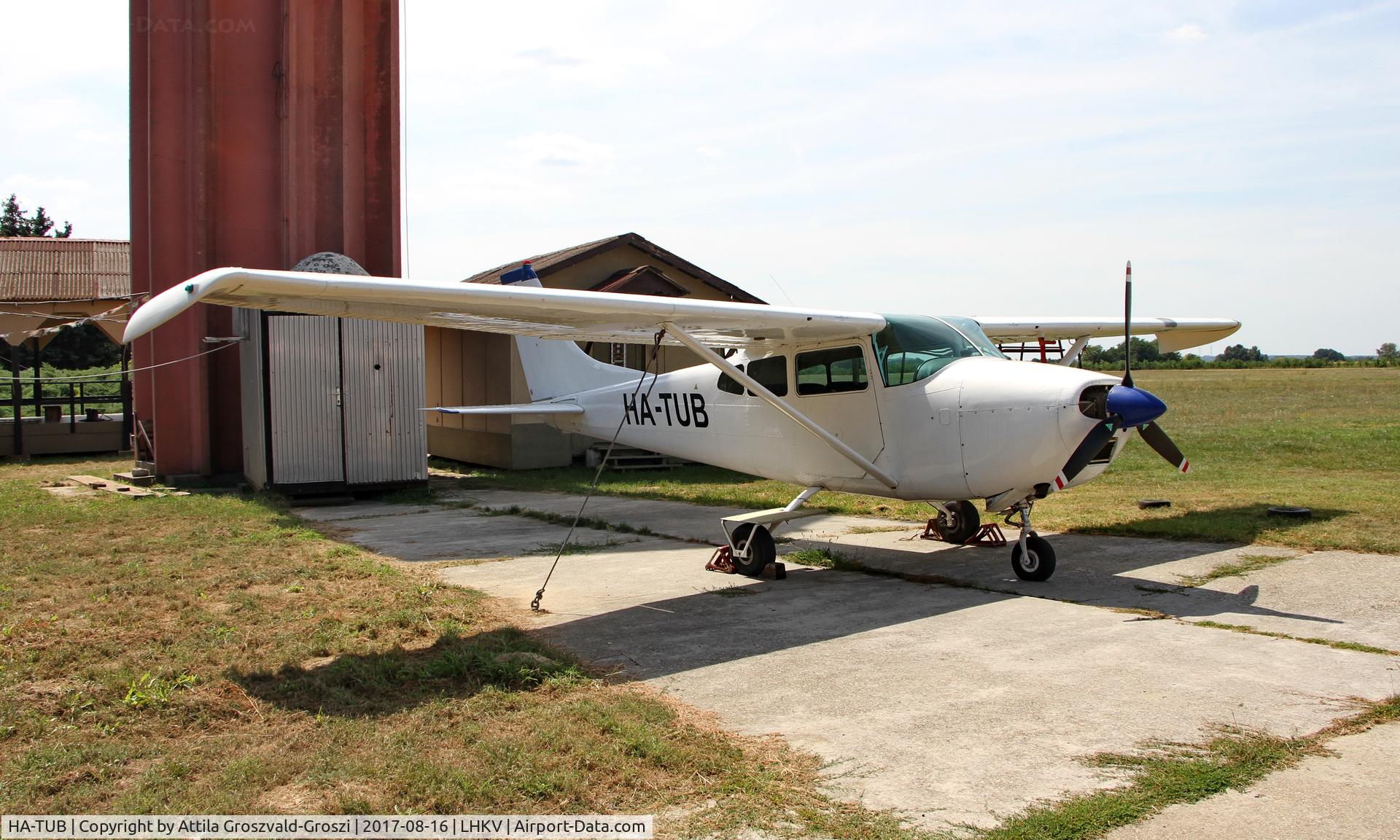 HA-TUB, 1961 Cessna 182D Skylane C/N 18253201, Kaposújlak Airport, Hungary