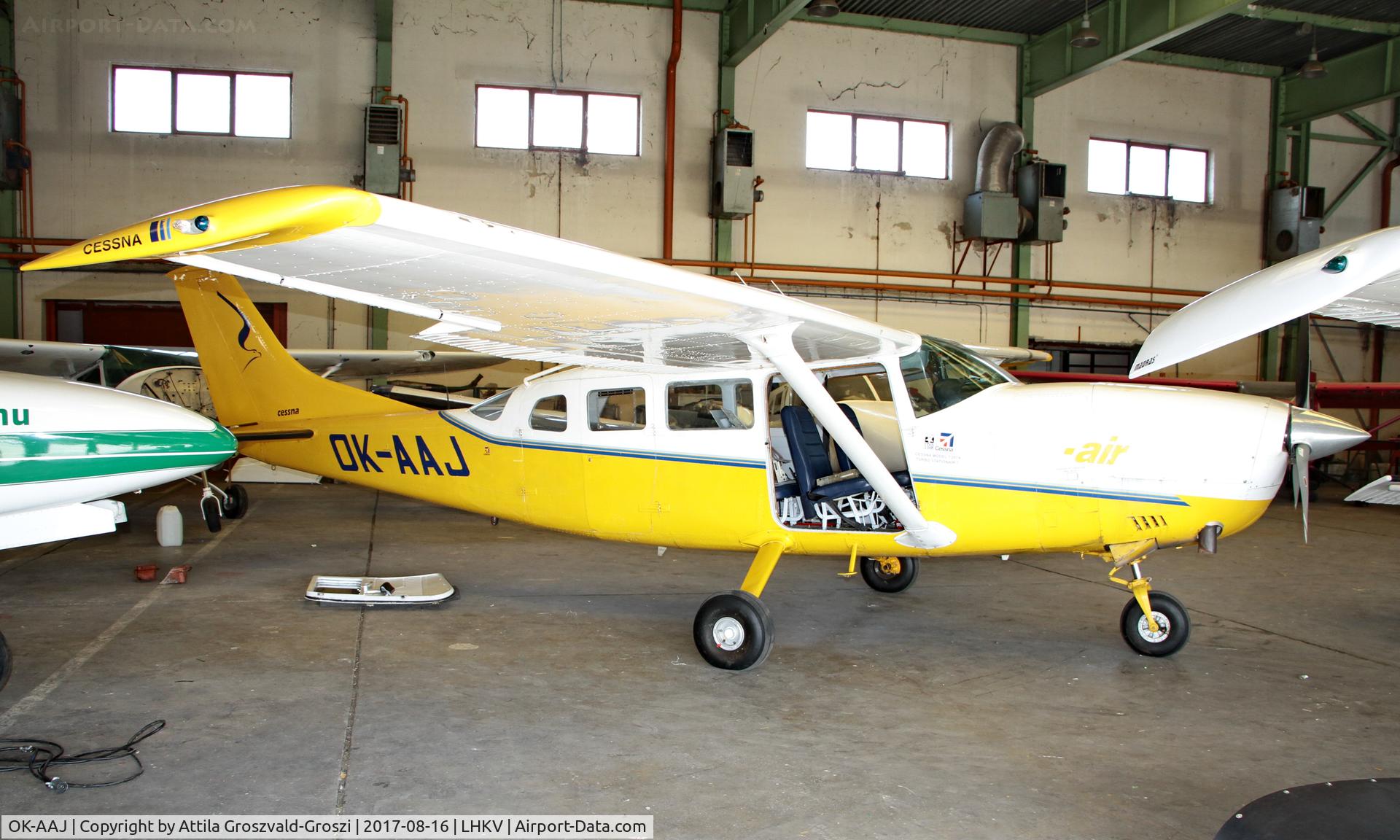 OK-AAJ, 1978 Cessna T207A Turbo Stationair 7 C/N 20700455, Kaposújlak Airport, Hungary
