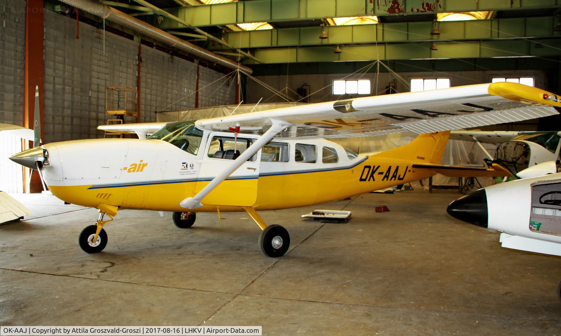 OK-AAJ, 1978 Cessna T207A Turbo Stationair 7 C/N 20700455, Kaposújlak Airport, Hungary