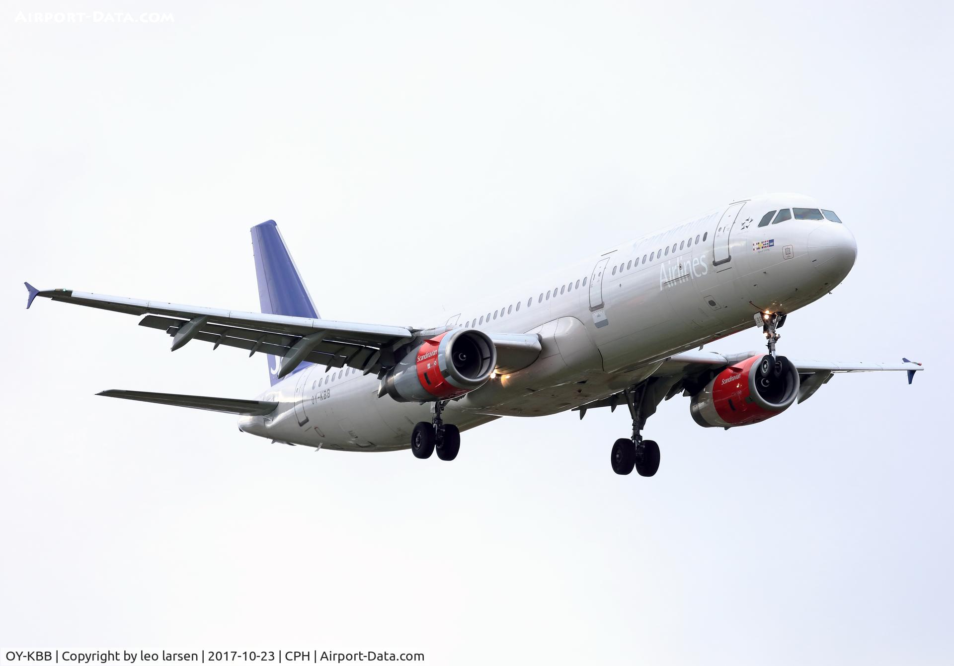 OY-KBB, 2001 Airbus A321-232 C/N 1642, Copenhagen 23.10.2017 with a bastard eng.cowling painting.