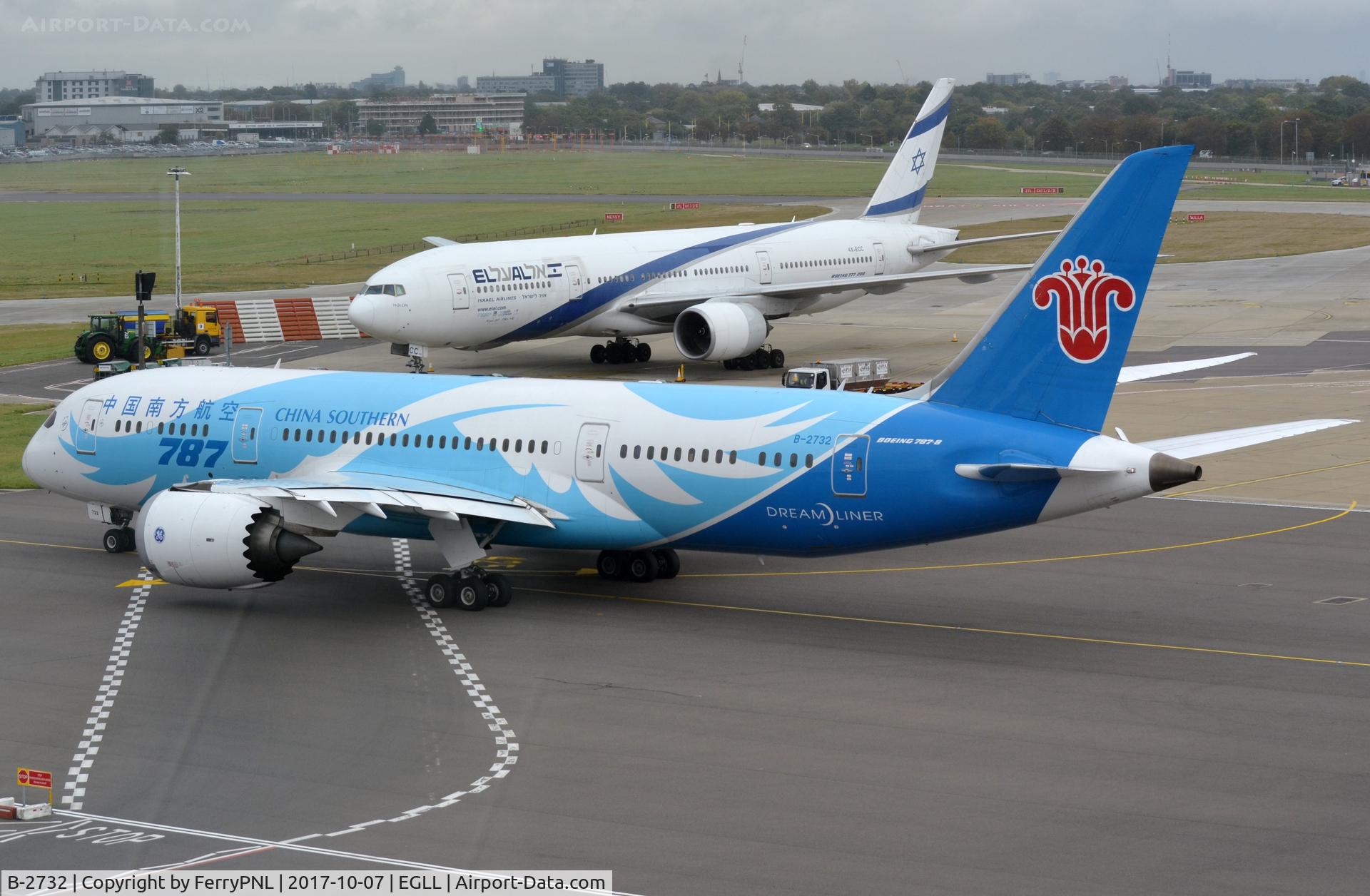 B-2732, 2013 Boeing 787-8 Dreamliner C/N 34926, China Southern B788 taxying out.