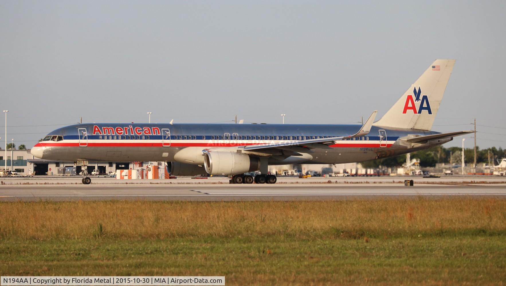 N194AA, 2001 Boeing 757-223 C/N 32388, American