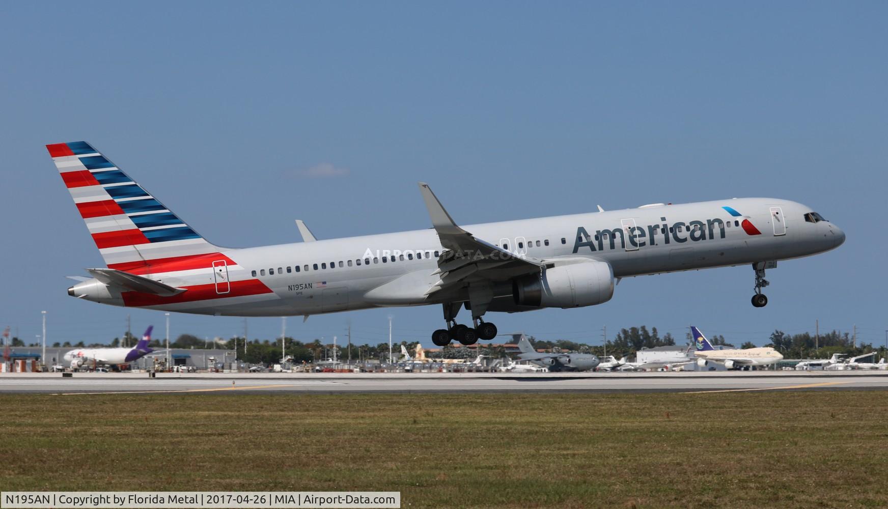 N195AN, 2001 Boeing 757-223 C/N 32389, American