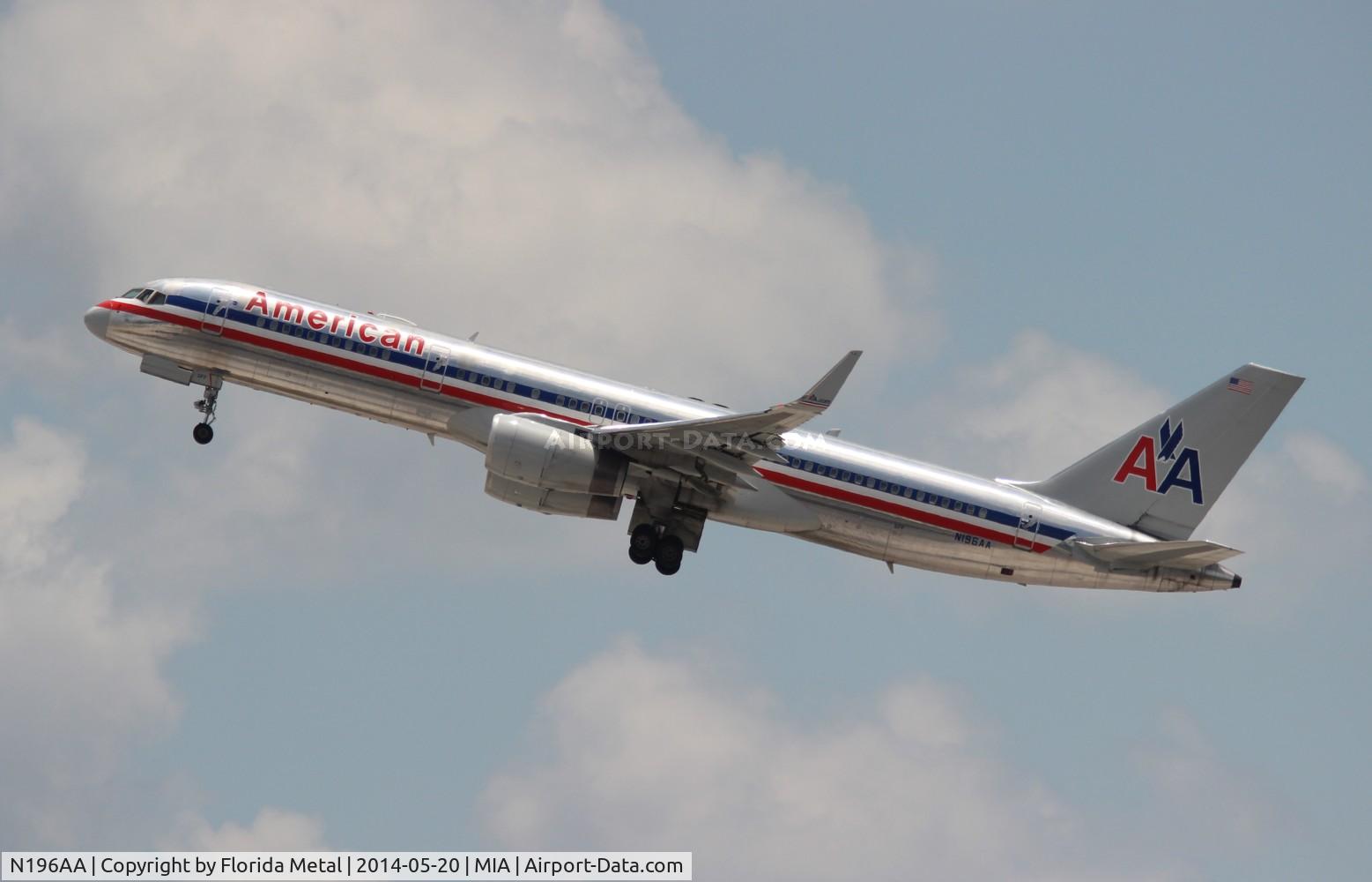 N196AA, 2001 Boeing 757-223 C/N 32390, American