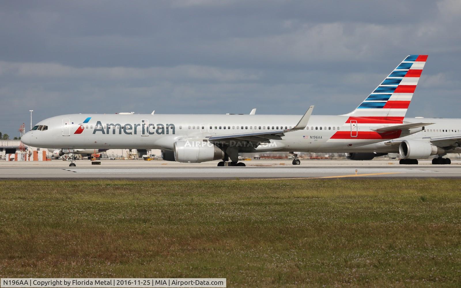 N196AA, 2001 Boeing 757-223 C/N 32390, American