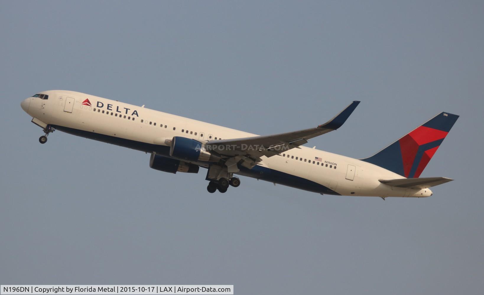 N196DN, 1997 Boeing 767-332 C/N 28453, Delta