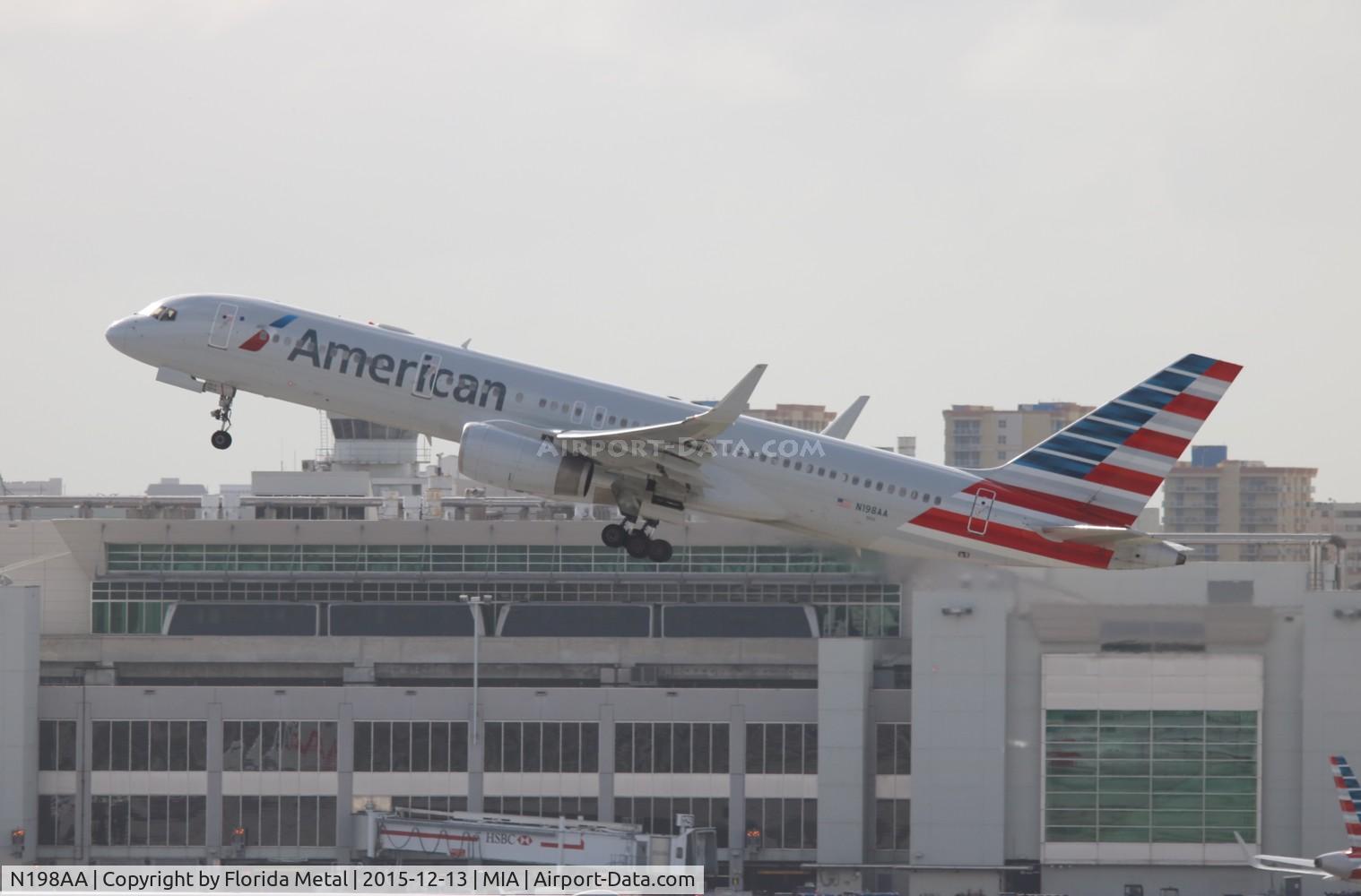 N198AA, 2001 Boeing 757-223 C/N 32392, American