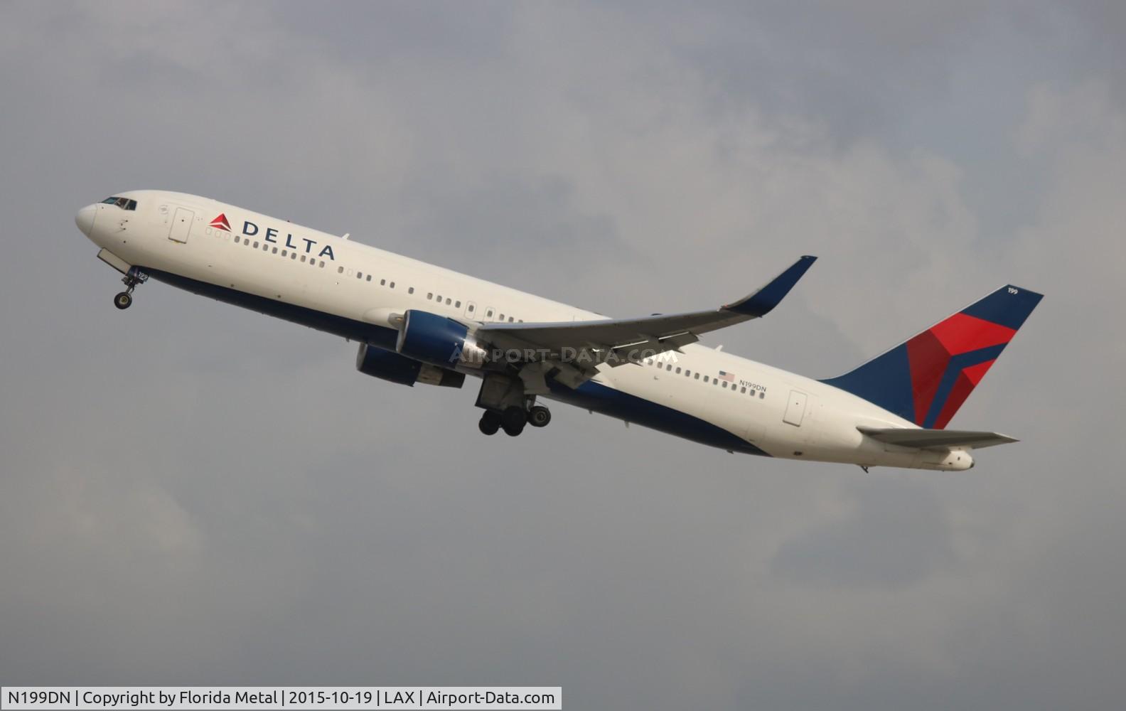 N199DN, 1998 Boeing 767-332/ER C/N 28456, Delta