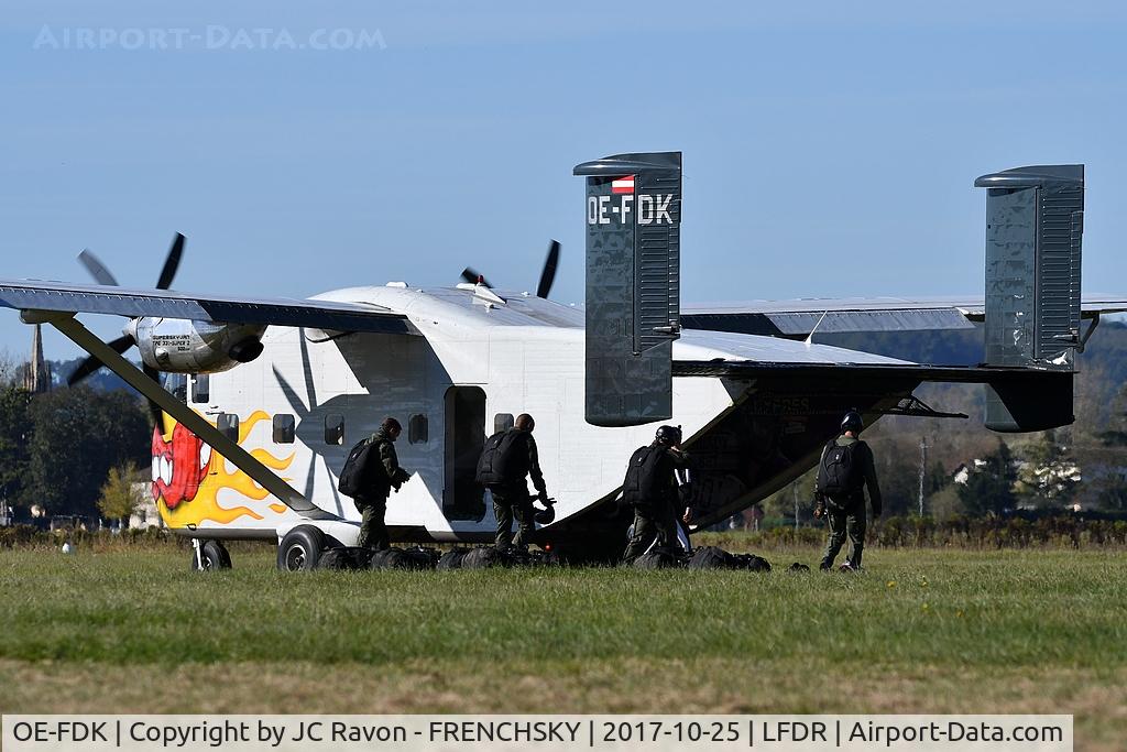 OE-FDK, 1972 Short SC-7 Skyvan 3A-100 C/N SH.1901, Pink Aviation Services, Bataljon Parachutisten Belgium air force boarding