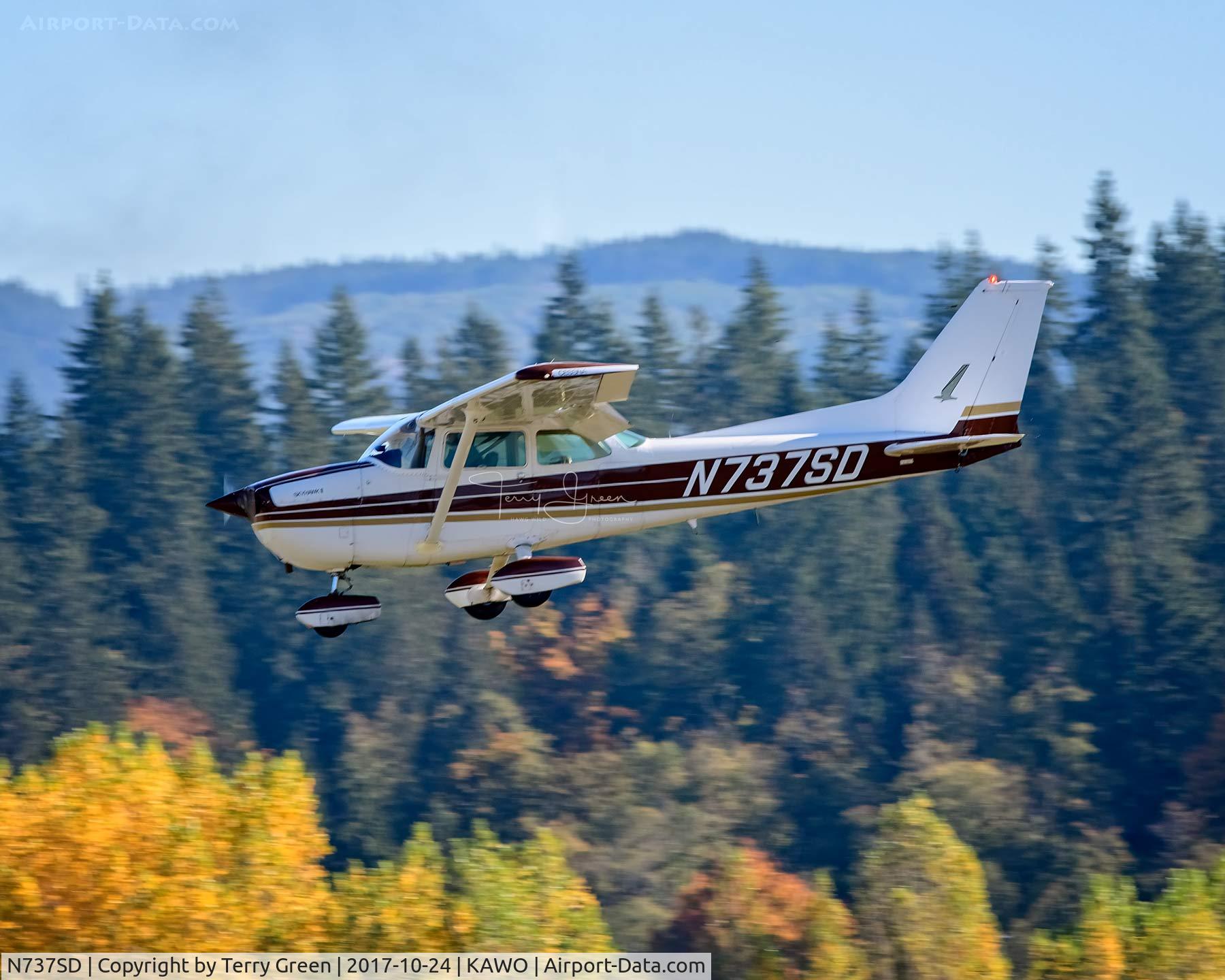 N737SD, 1977 Cessna 172N C/N 17269632, KAWO