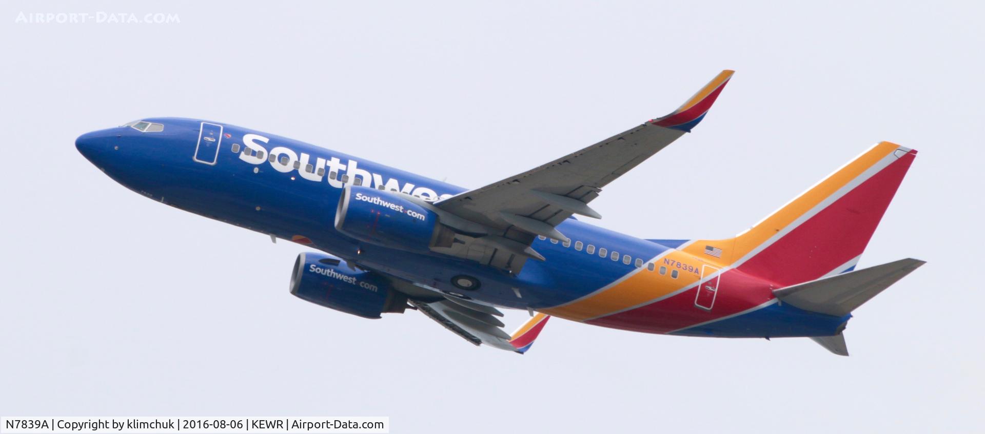 N7839A, 2001 Boeing 737-73V C/N 30243, Spotting from IKEA parking lot